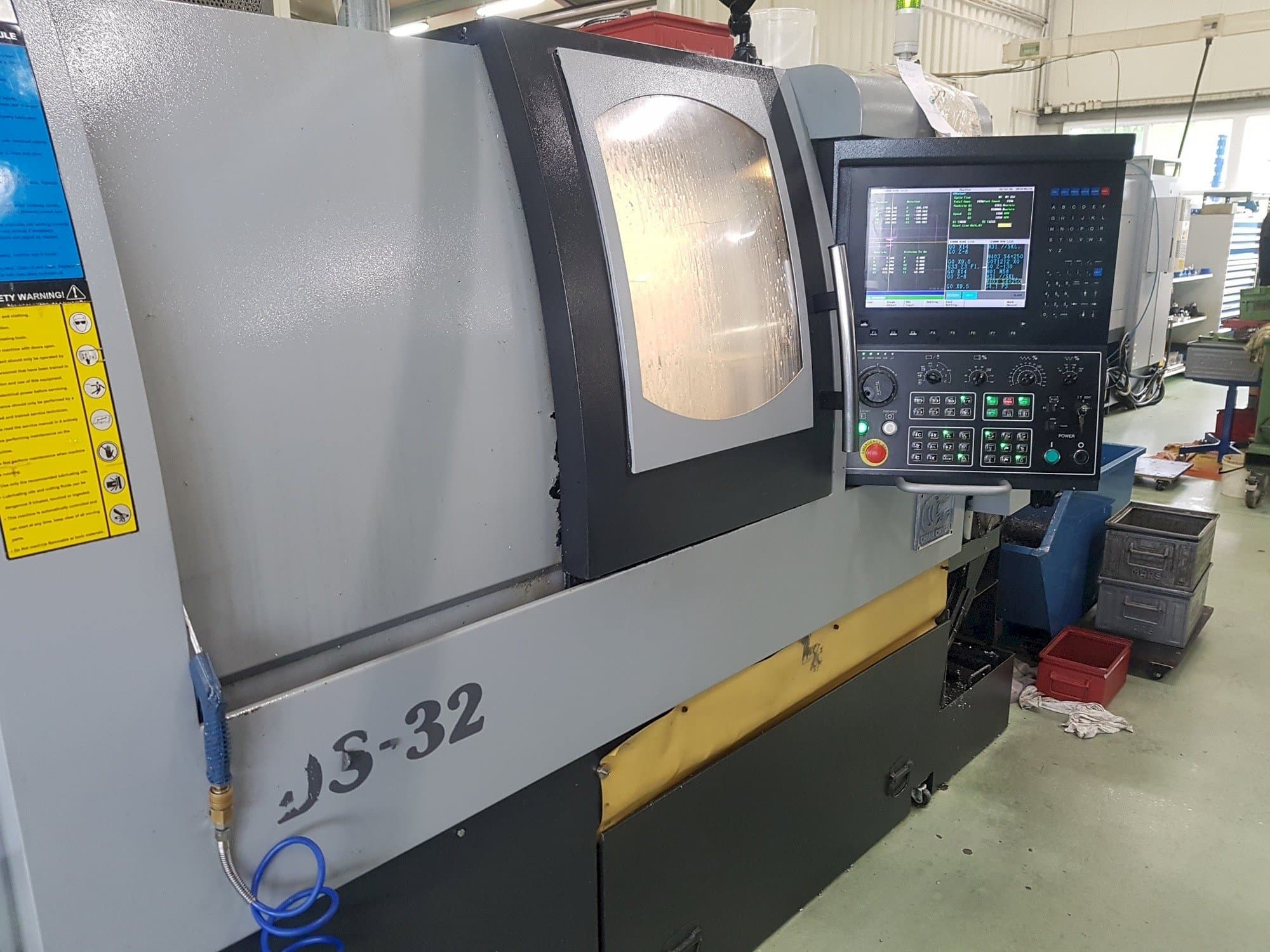 Čelní pohled  na Chiah-Chyun CDS-32  stroj