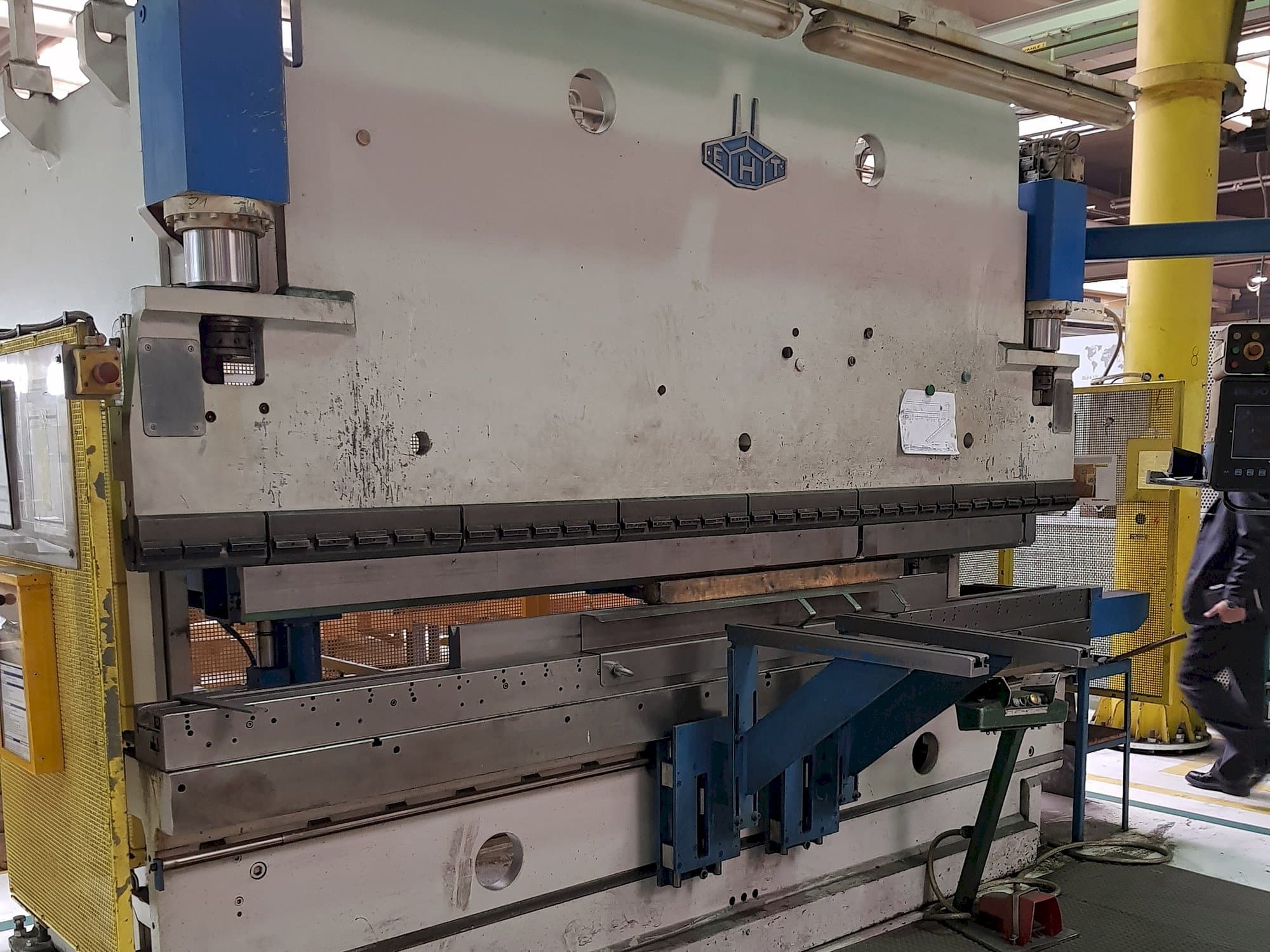 Levý boční pohled  na EHT EHPS 11-35  stroj