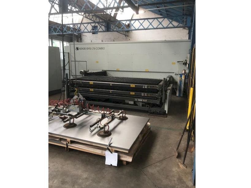 Čelní pohled  na BLM Adige-Sys LT9 Combo  stroj