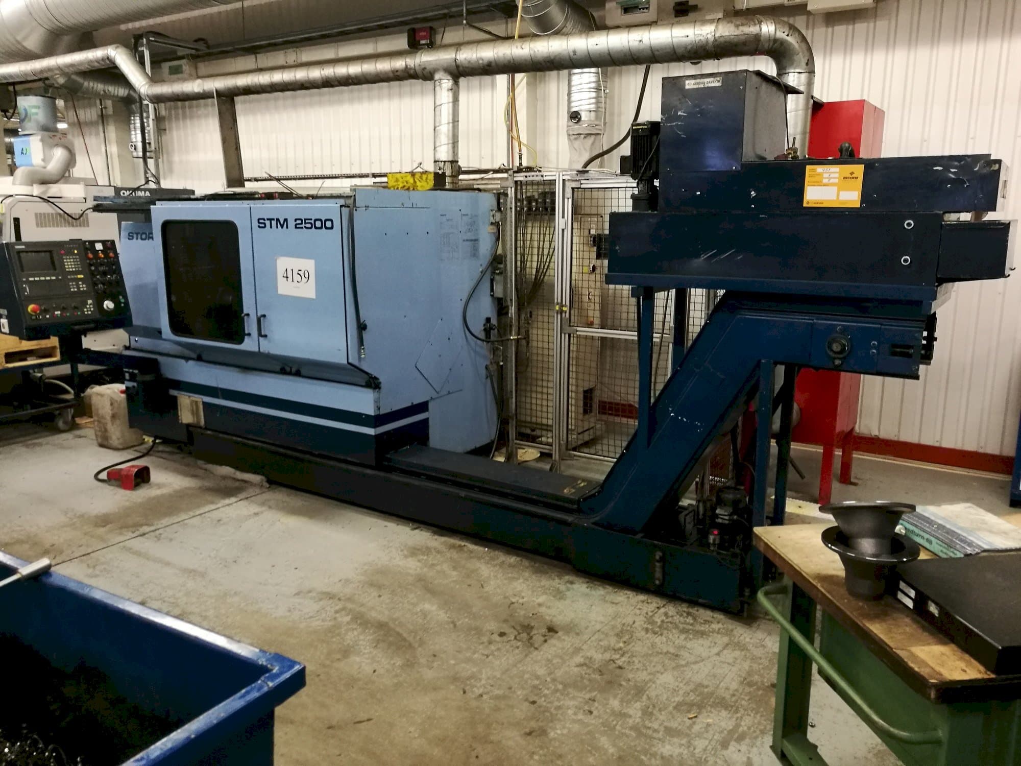 Čelní pohled  na STOREBRO STM 2500  stroj