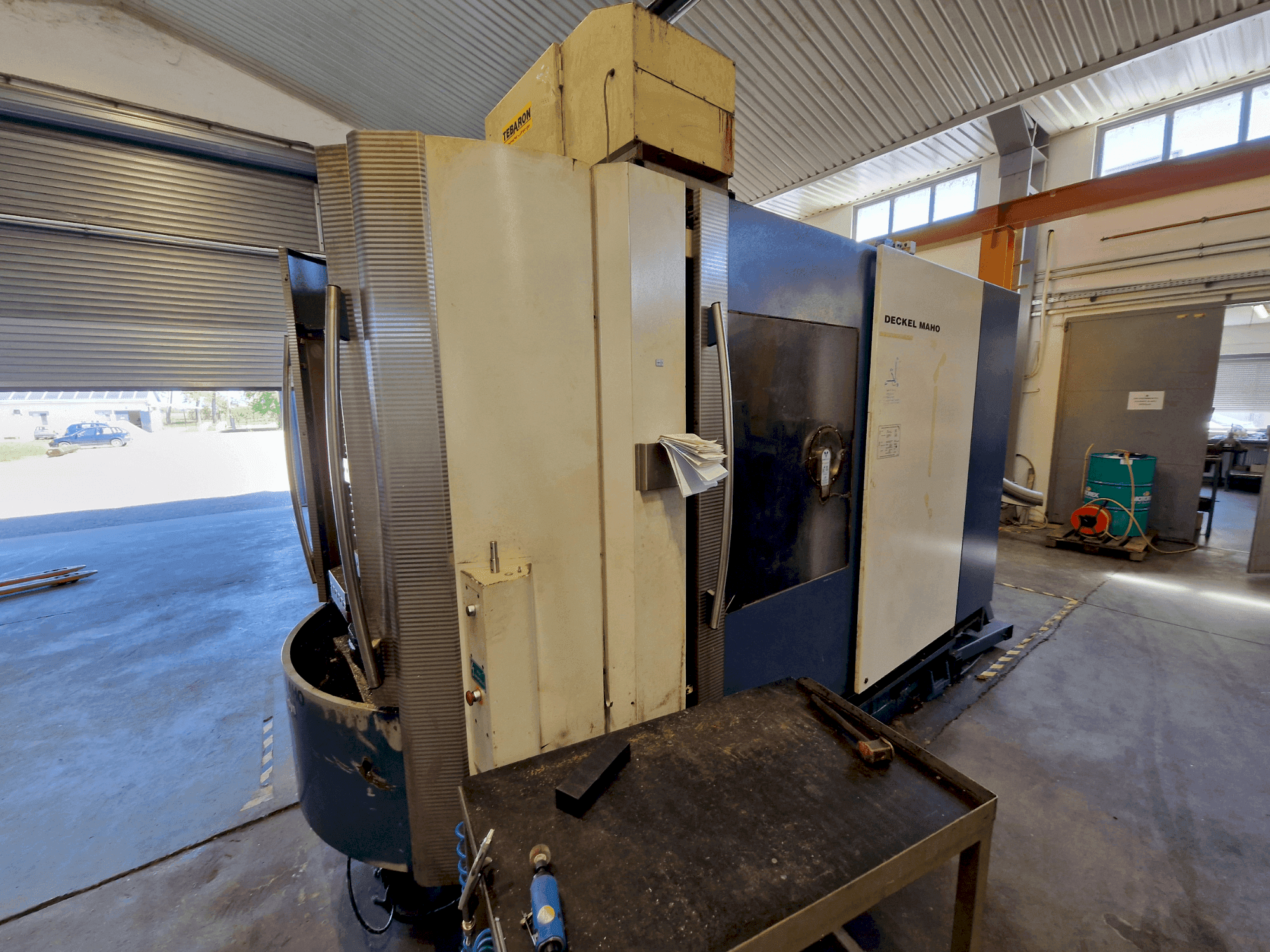 Čelní pohled  na DECKEL MAHO DMC 60 H Hy Din  stroj