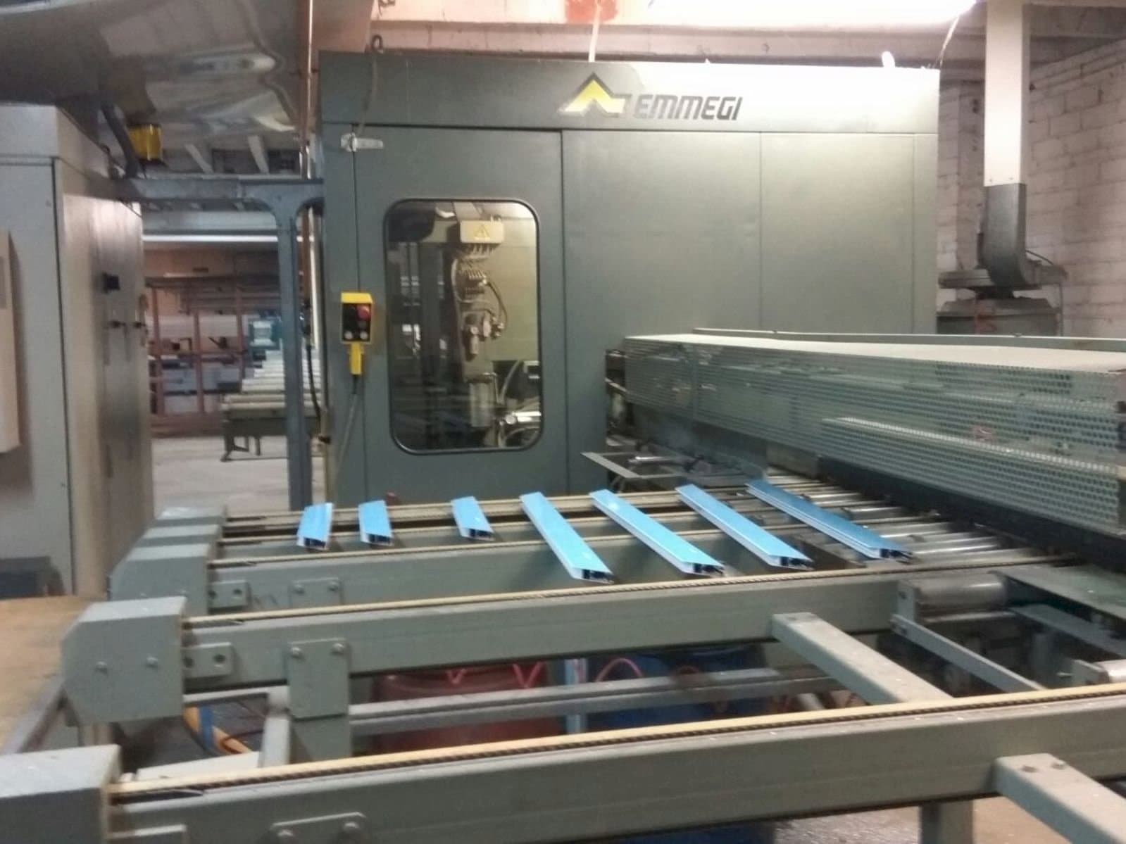 Čelní pohled  na Emmegi Quadra  stroj