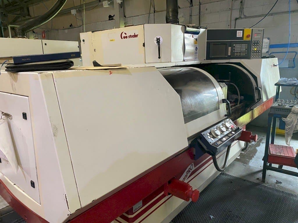 Čelní pohled  na STUDER  S30 lean PRO  stroj