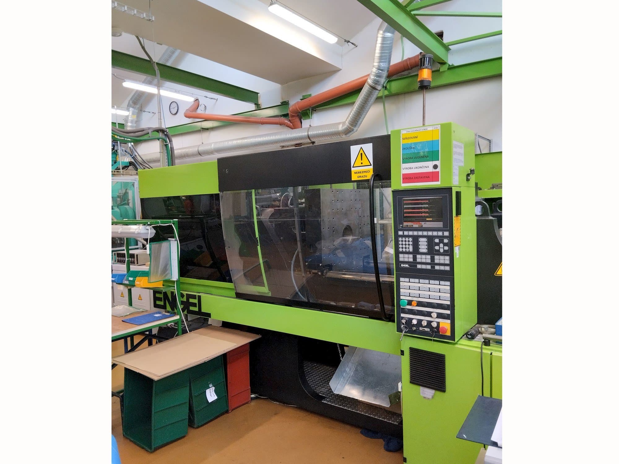 Čelní pohled  na Engel Victory 750/150 Tech  stroj