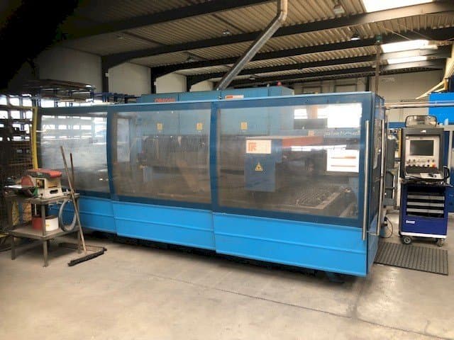 Čelní pohled  na Prima Industrie Platino 1530  stroj