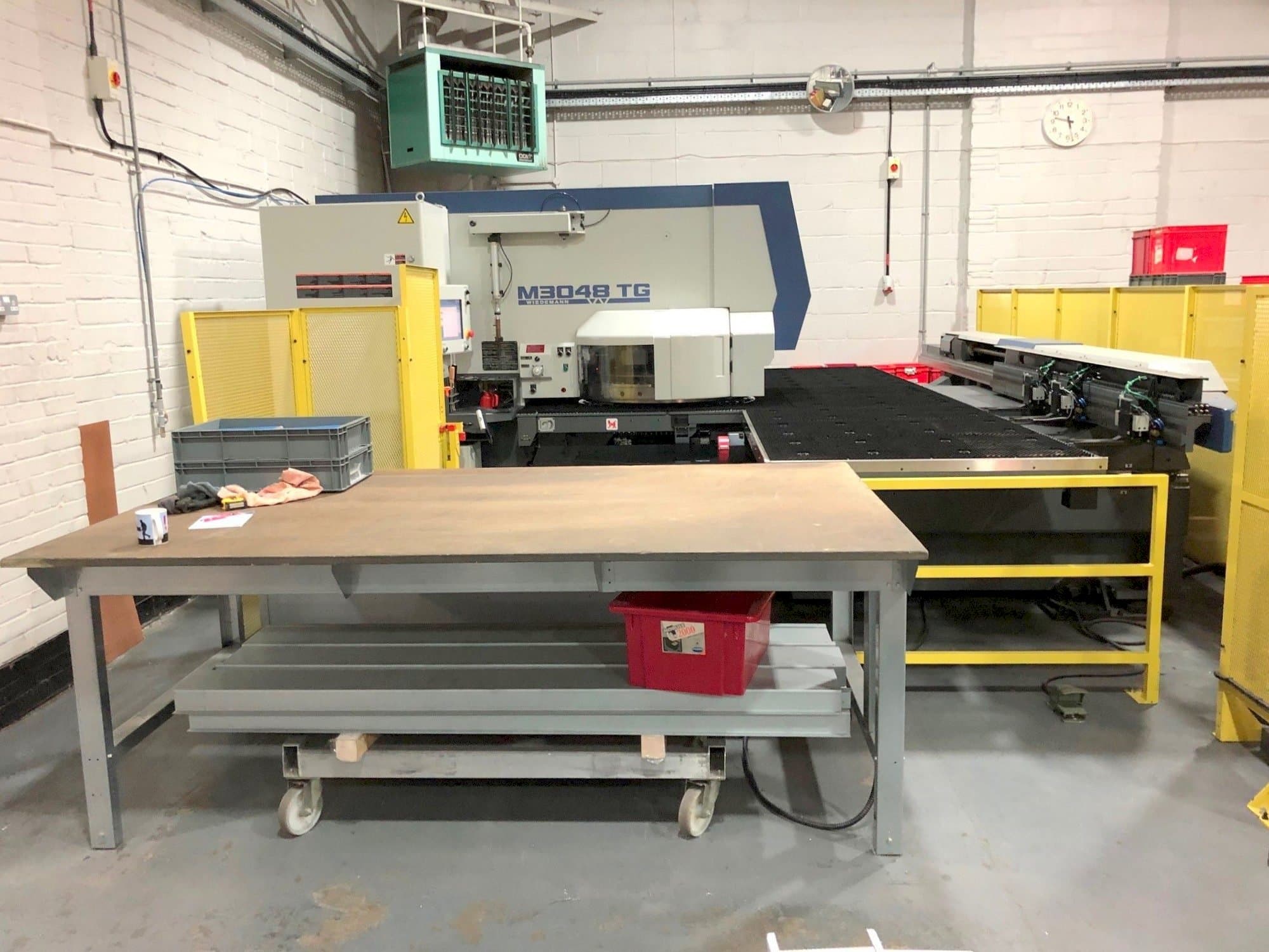 Čelní pohled  na Murata Wiedemann M3048 TG  stroj