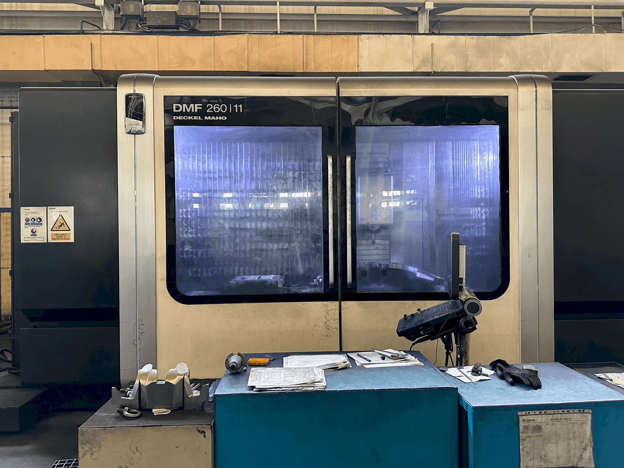 Čelní pohled  na DMG MORI DMF 260-11 (2014)  stroj