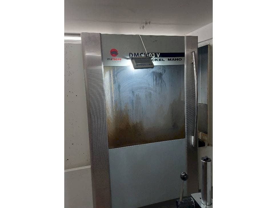 Čelní pohled  na DMG DMC 103 V  stroj