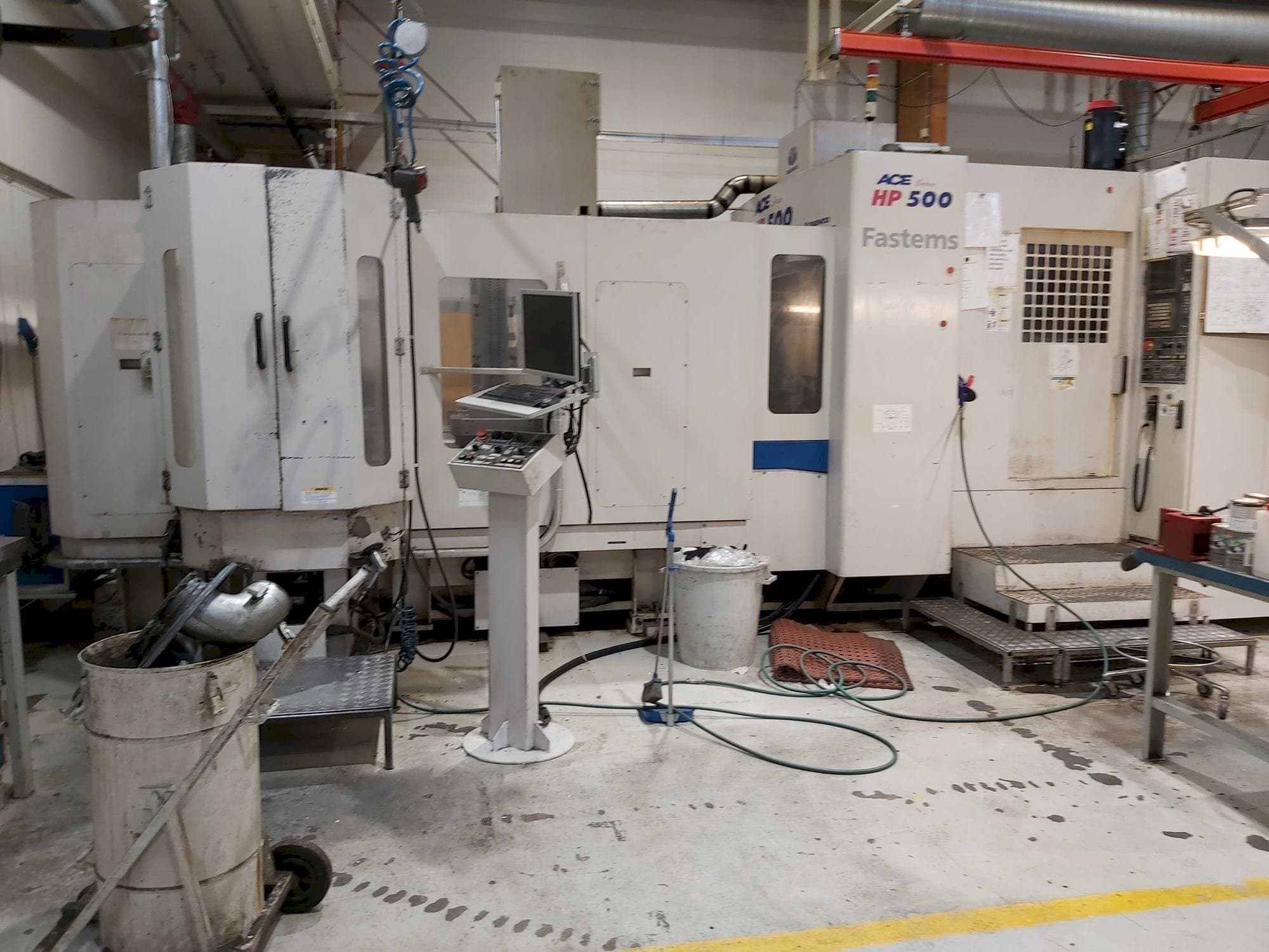 Čelní pohled  na Doosan ACE 500 HP  stroj