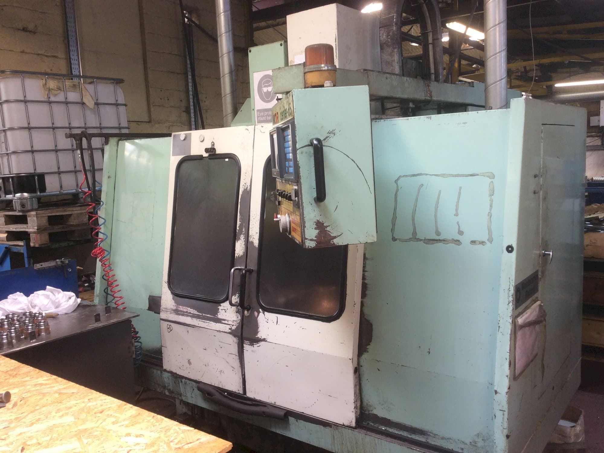 Čelní pohled  na Victor V Center-65  stroj