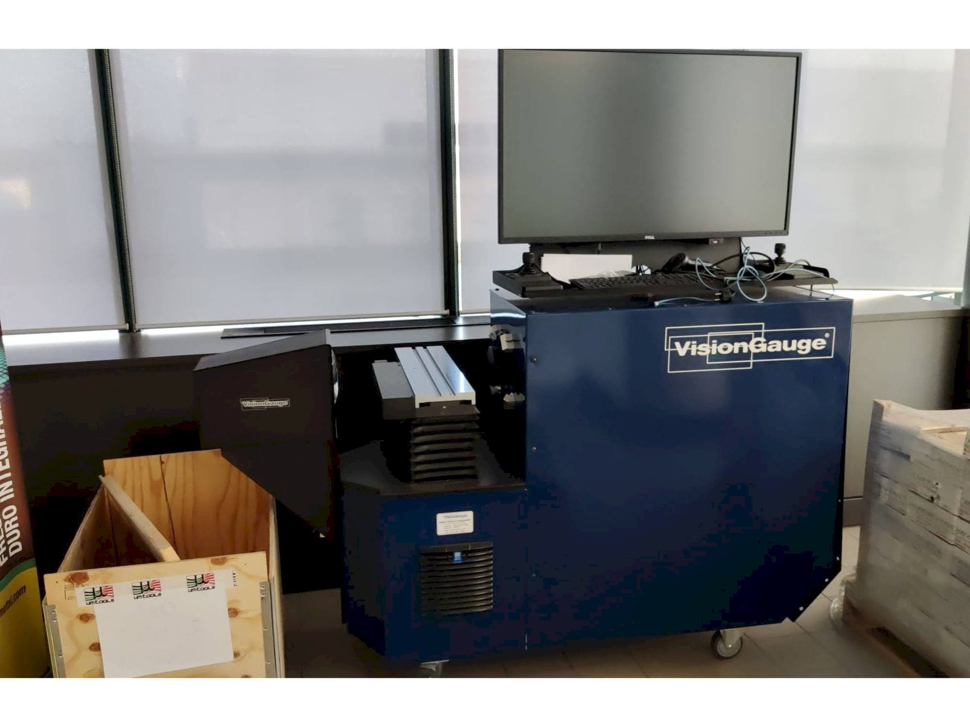 Čelní pohled  na Vision Gauge 500 series  stroj