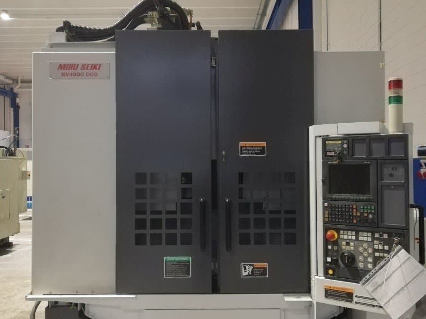Čelní pohled  na MORI SEIKI NV 4000 DCG  stroj