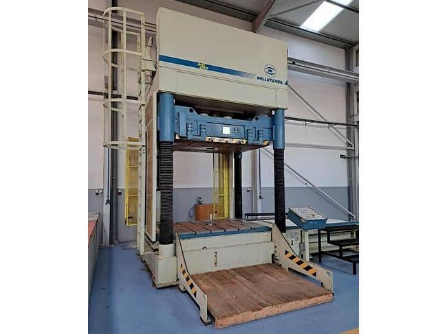 Levý boční pohled  na MILLUTENSIL Mil 203  stroj