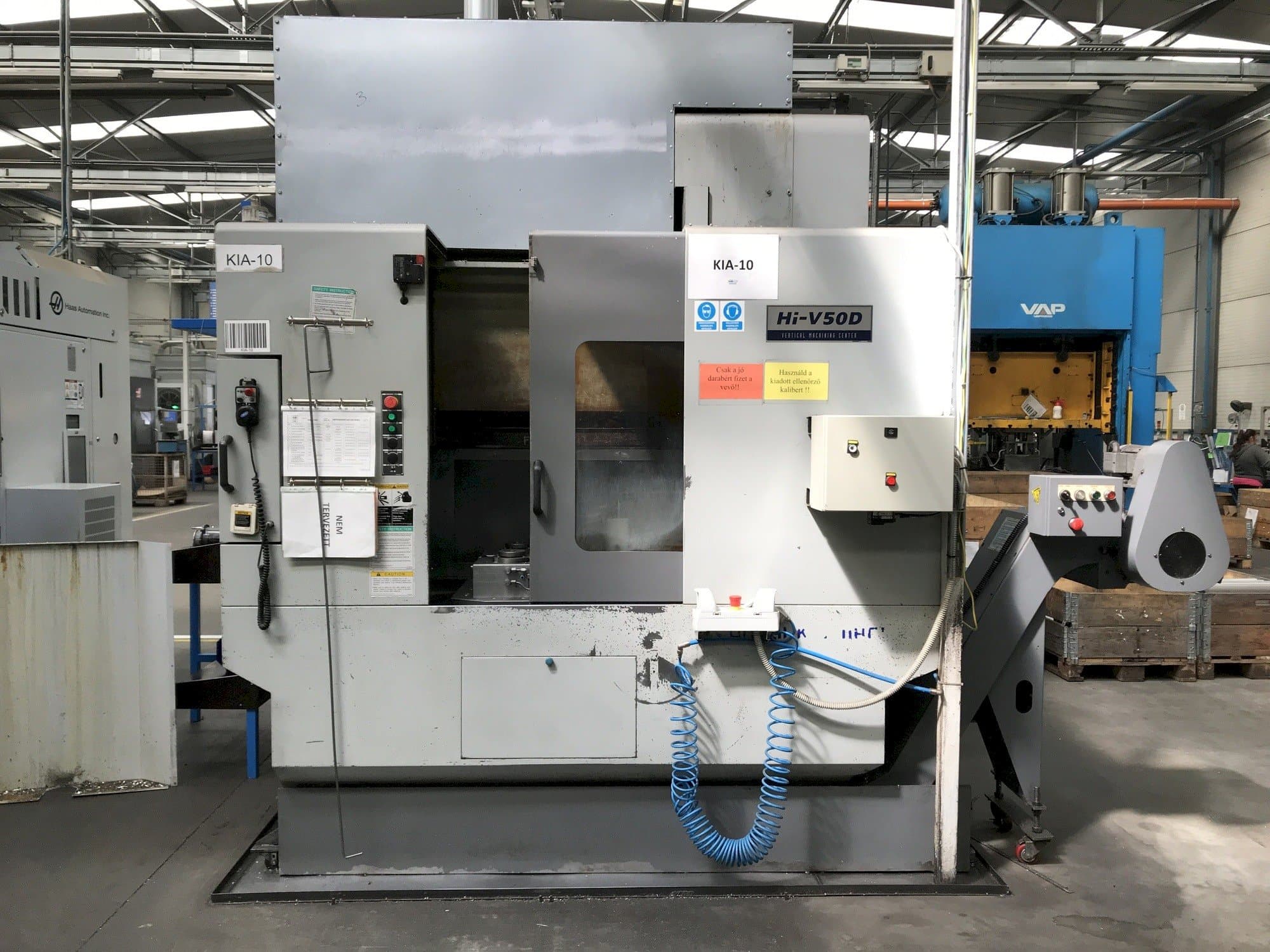 Čelní pohled  na Hyundai Kia Hi V50D  stroj