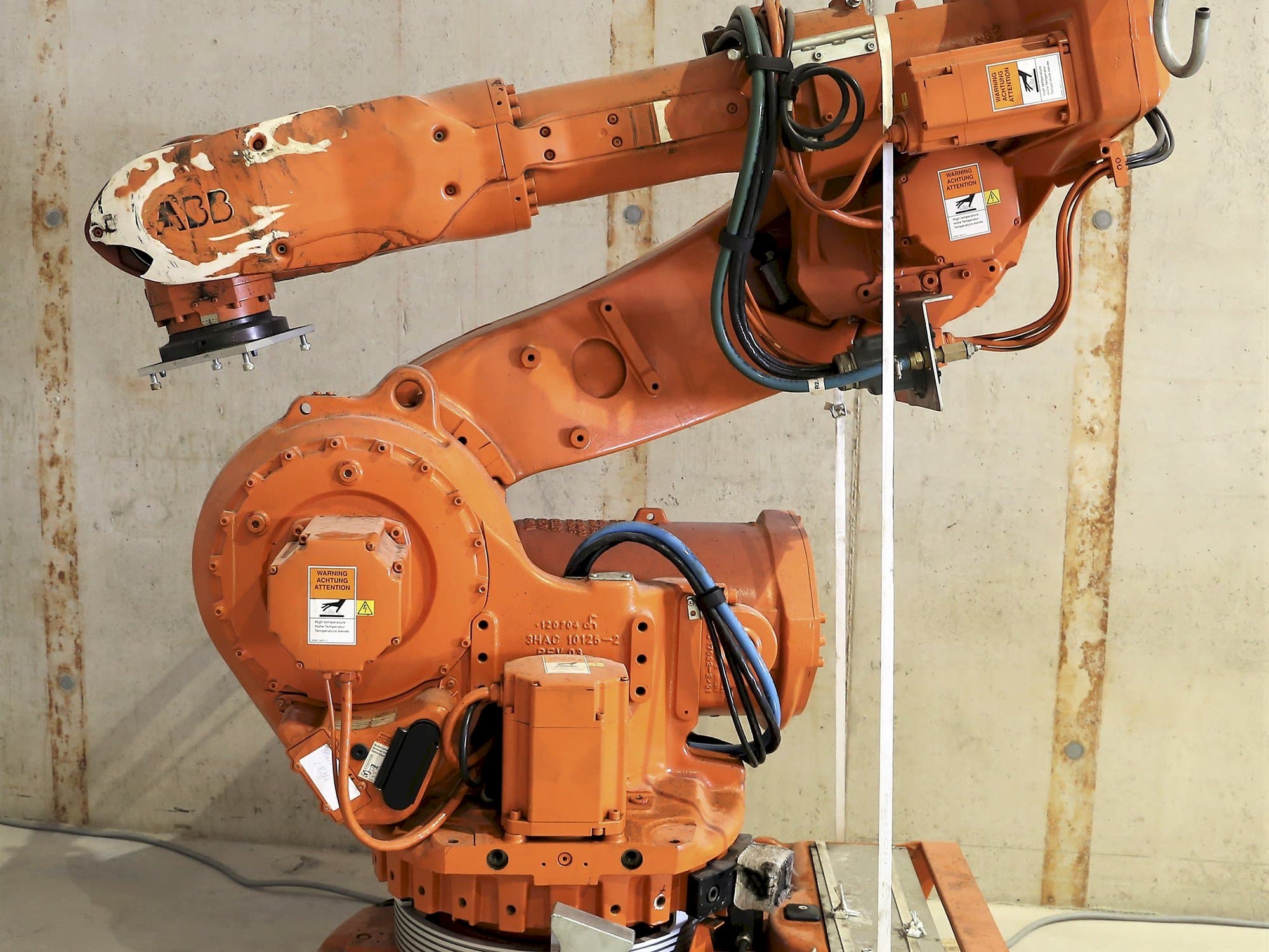 Čelní pohled  na ABB 6600 stroj