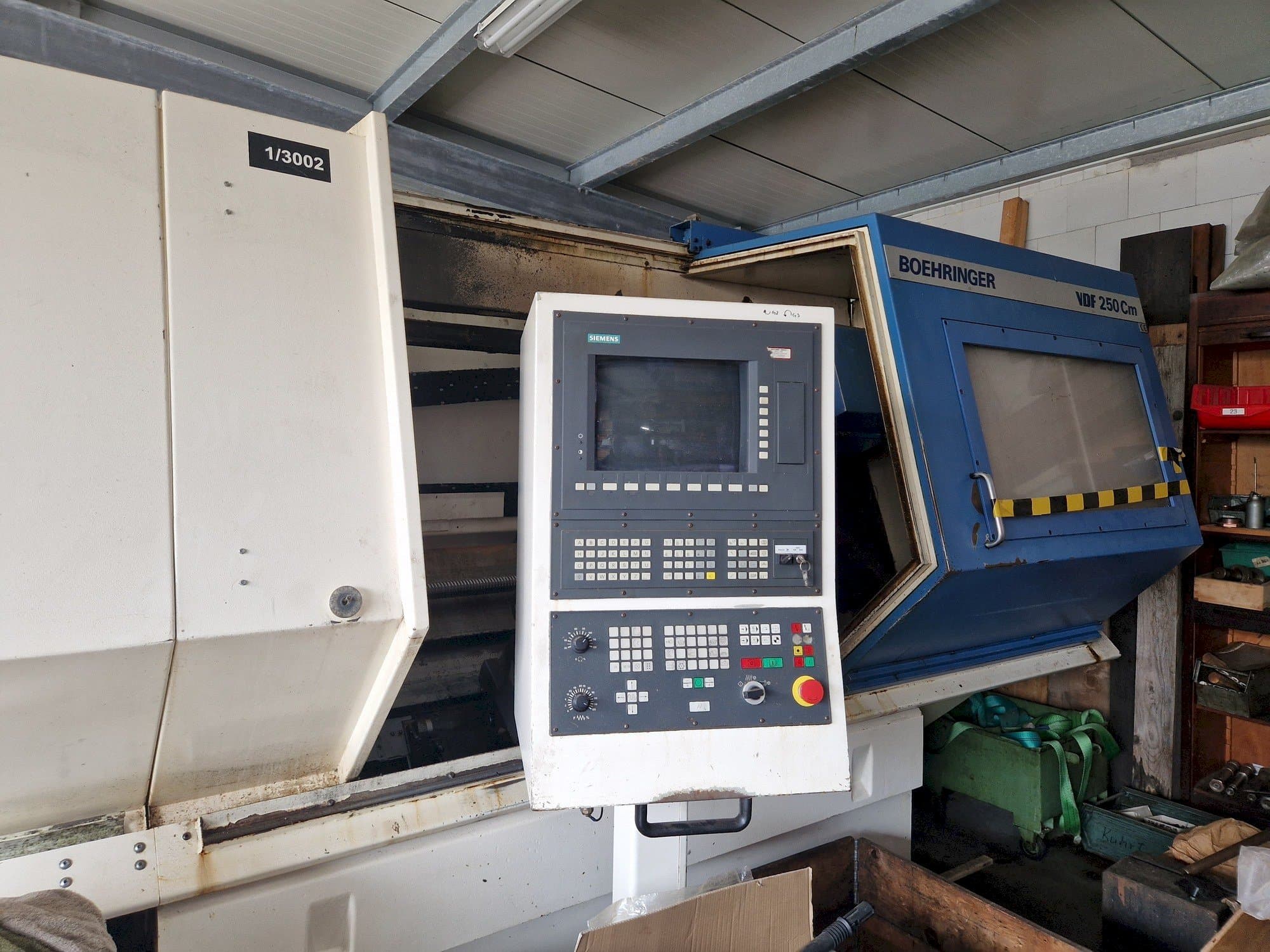 Čelní pohled  na BOEHRINGER VDF 250 Cm  stroj