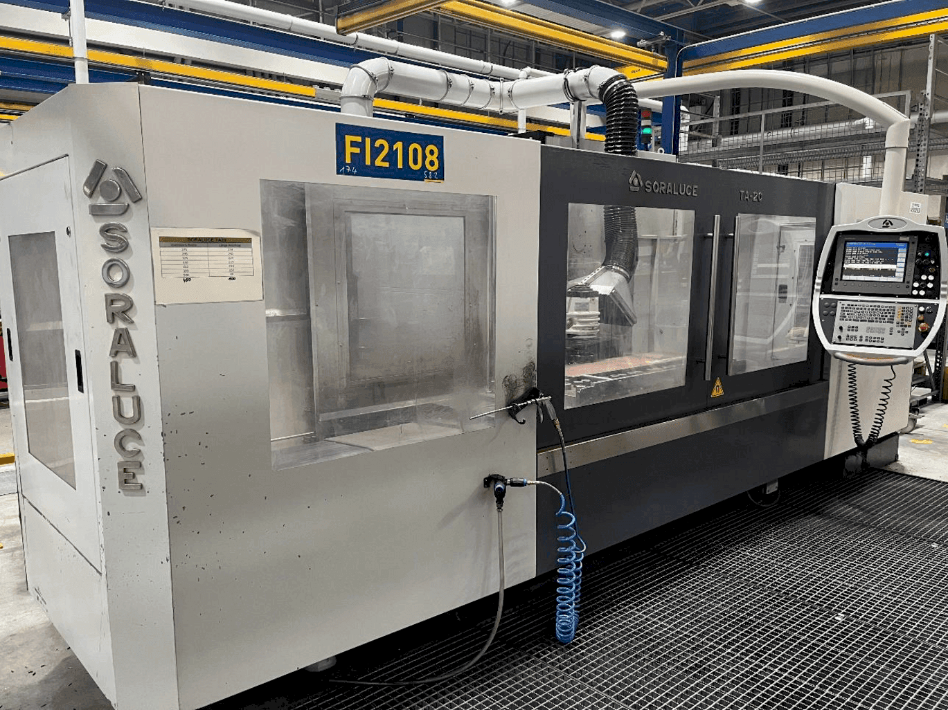 Čelní pohled  na Soraluce TA-20  stroj