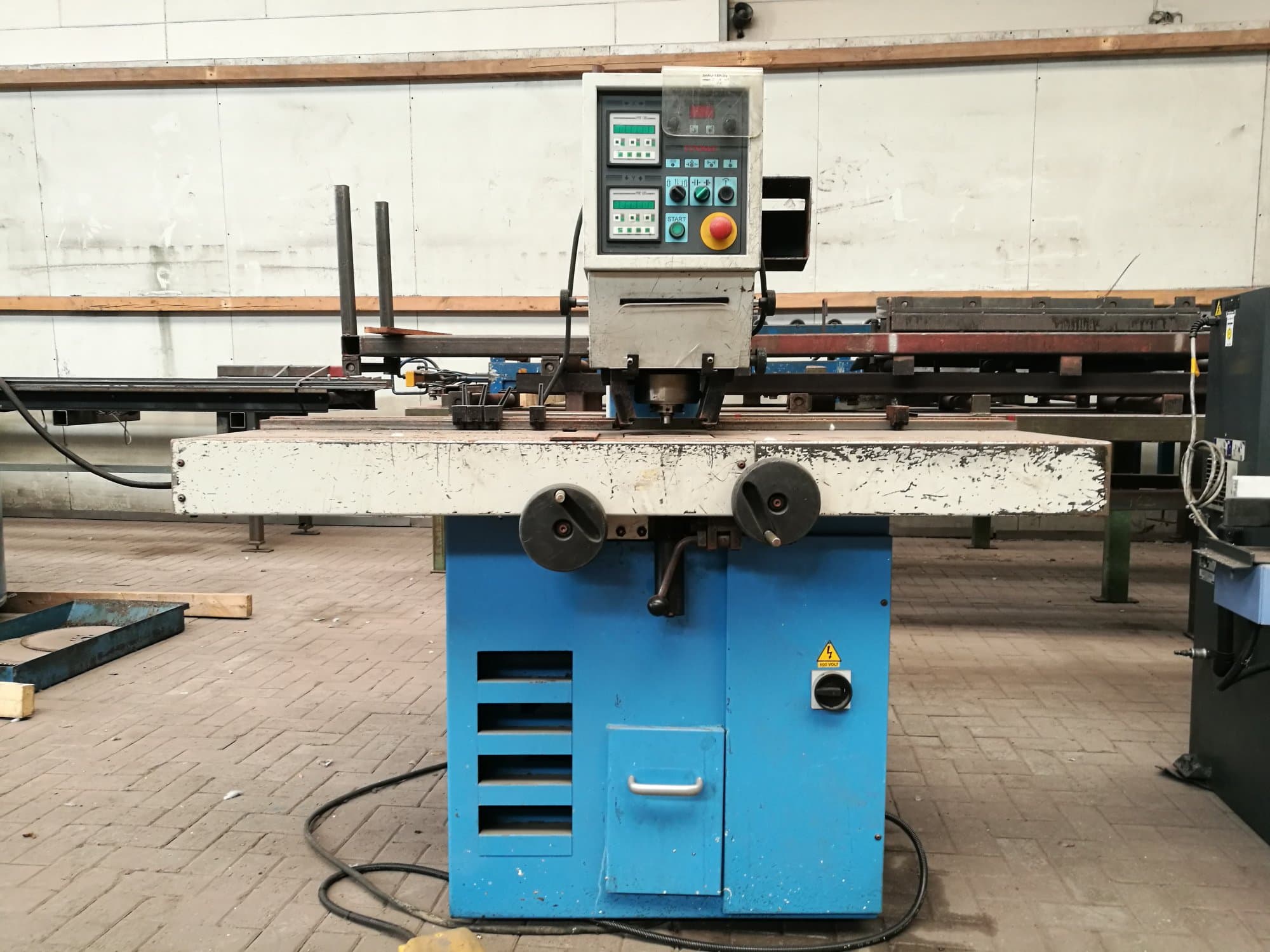 Čelní pohled  na Euromac XP 750/25 stroj