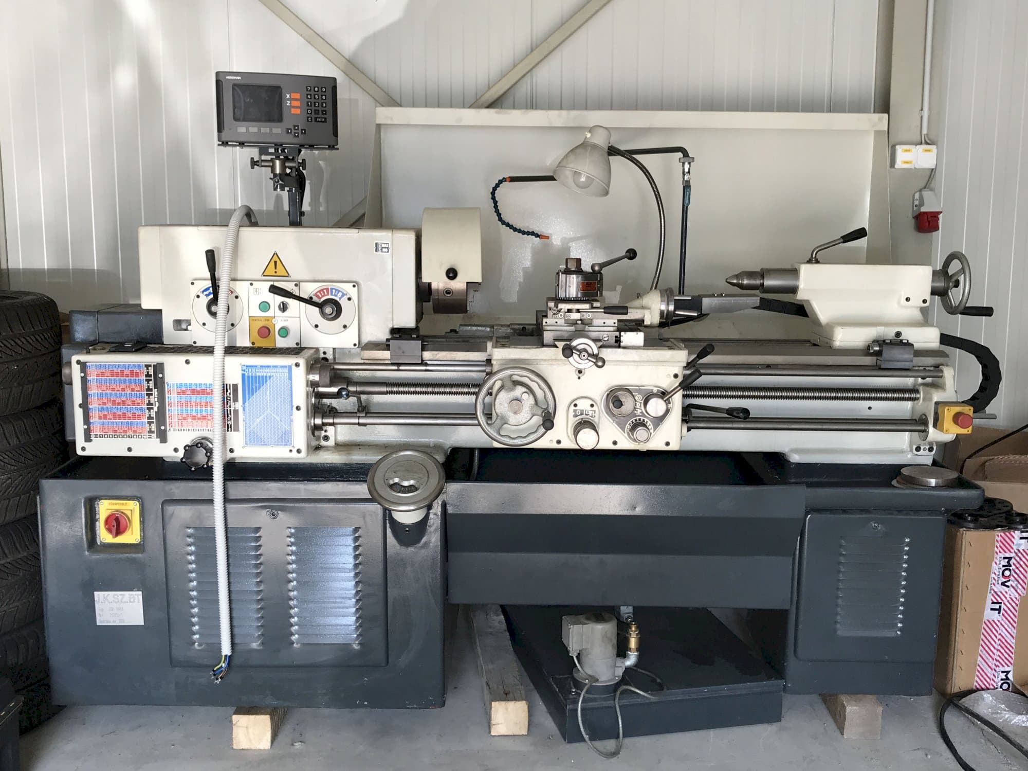 Čelní pohled  na TOS JSV-18RA stroj