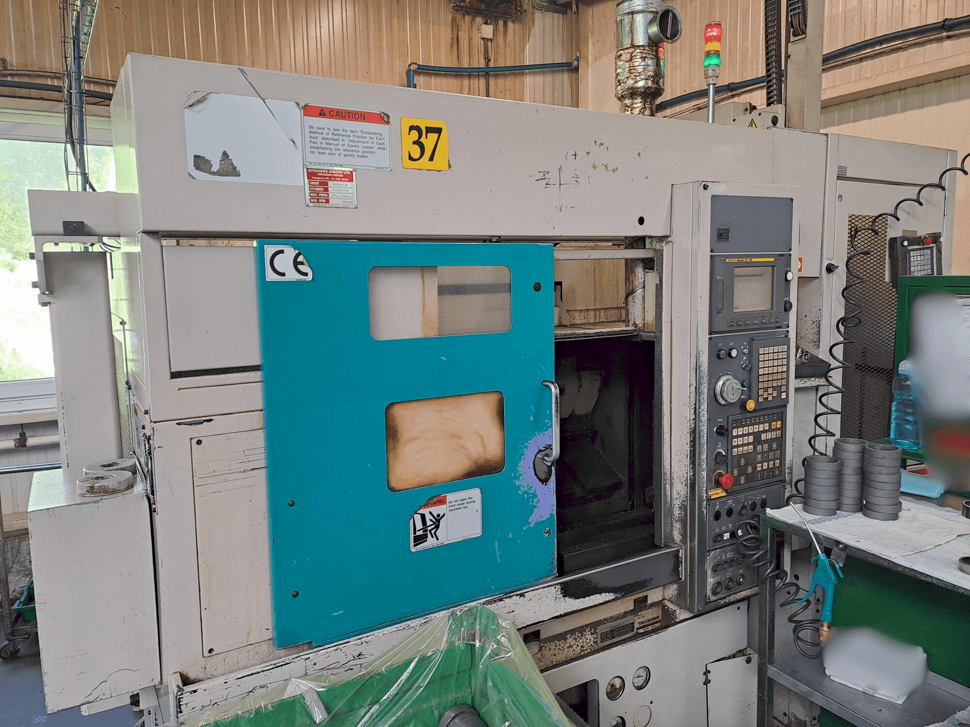 Čelní pohled  na Takisawa TC 200  stroj