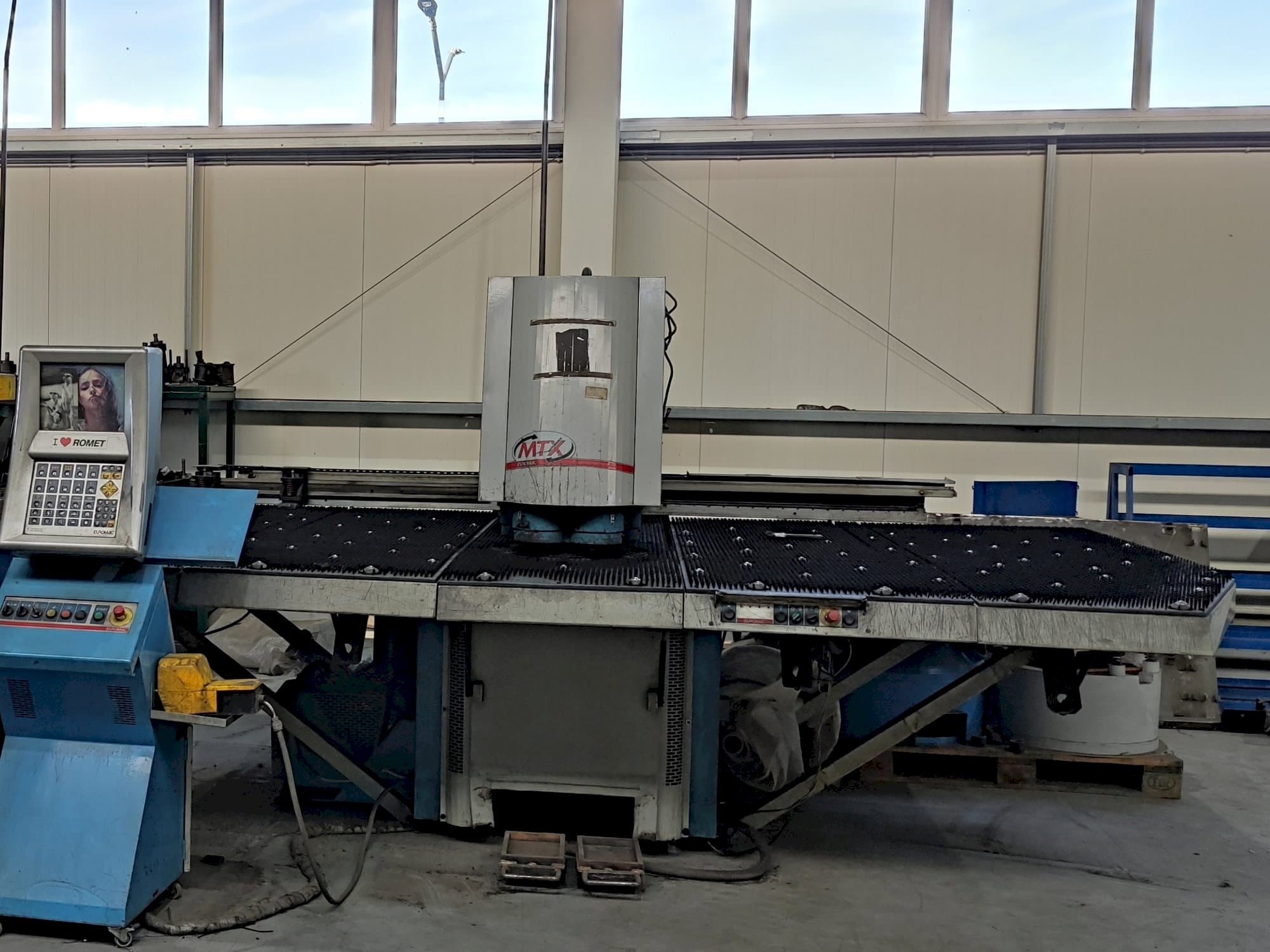 Čelní pohled  na Euromac MTX INDEX  stroj