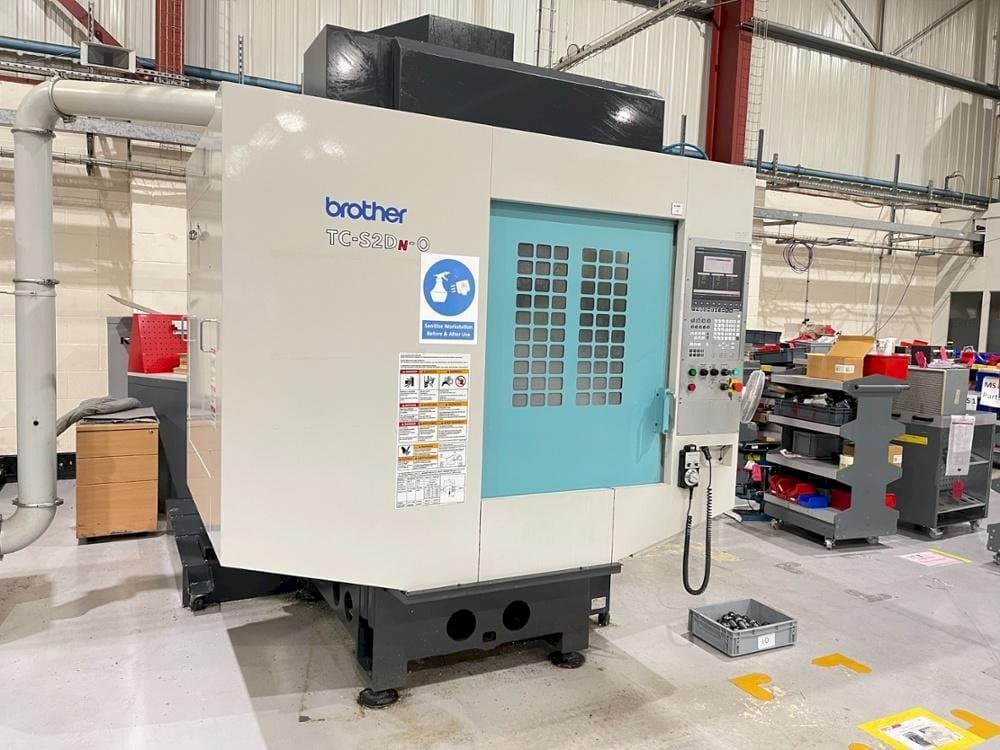 Čelní pohled  na Brother TC-S2DN-0  stroj