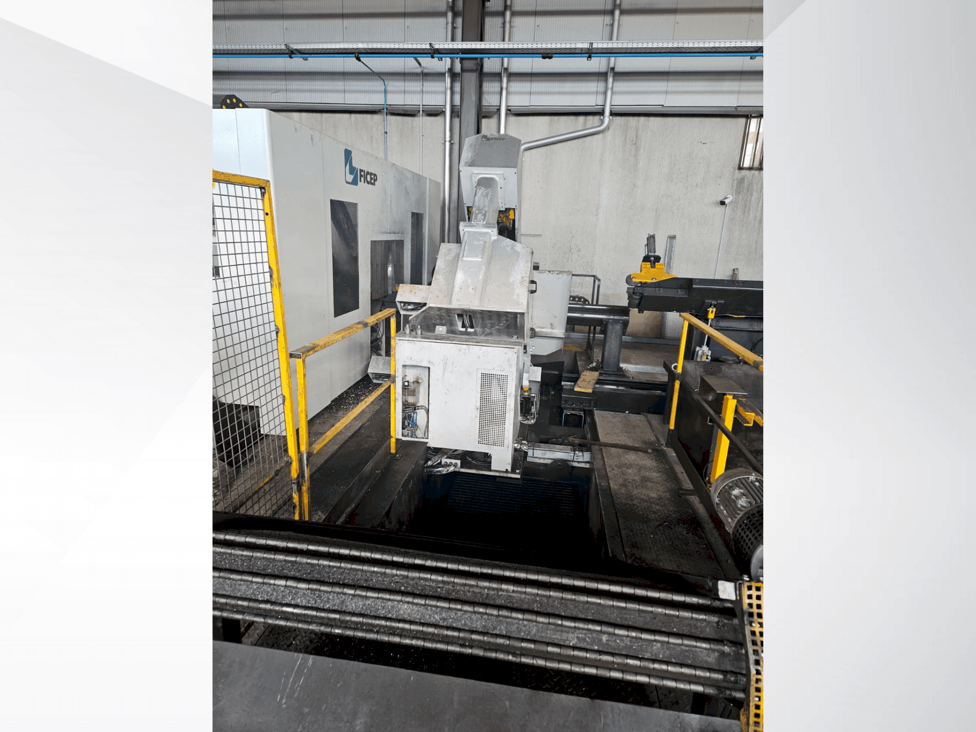 Čelní pohled  na FICEP D50F  stroj