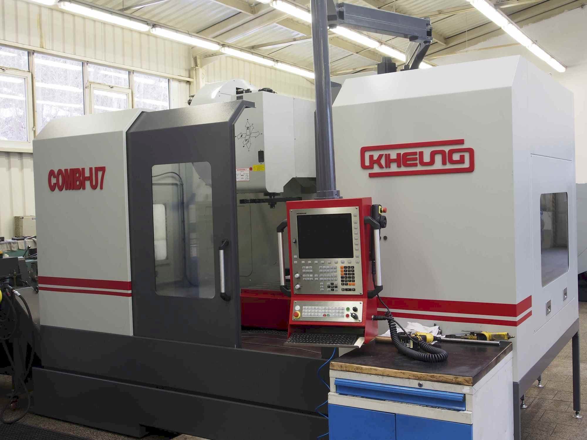 Čelní pohled  na KIHEUNG Combi-U7  stroj
