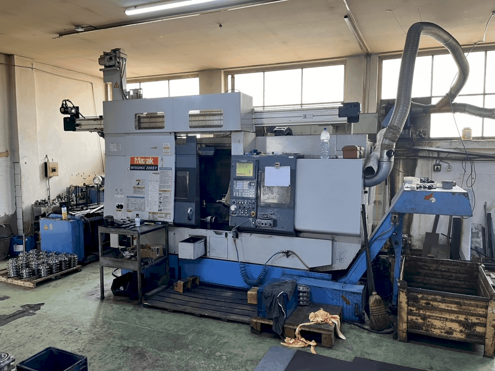 Čelní pohled  na Mazak Integrex 200SY (1999)  stroj