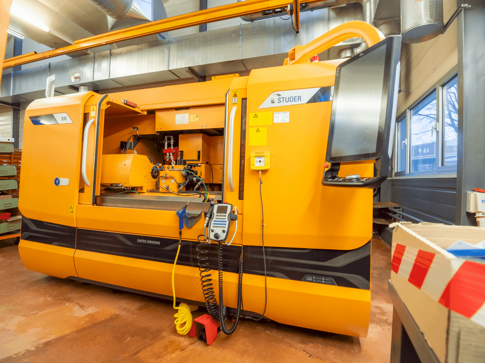 Čelní pohled  na STUDER  S33  stroj
