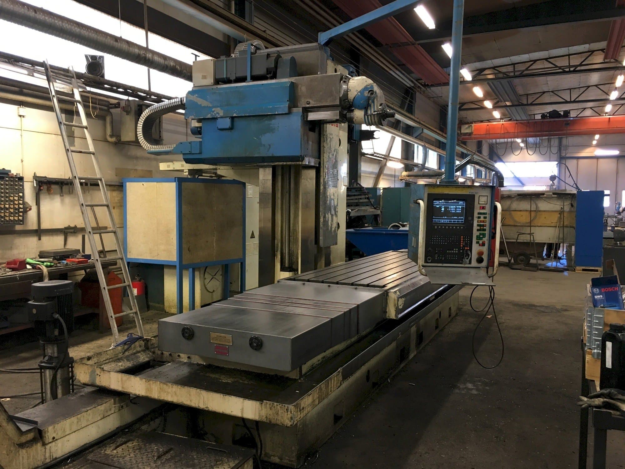 Čelní pohled  na Soraluce TR 35  stroj