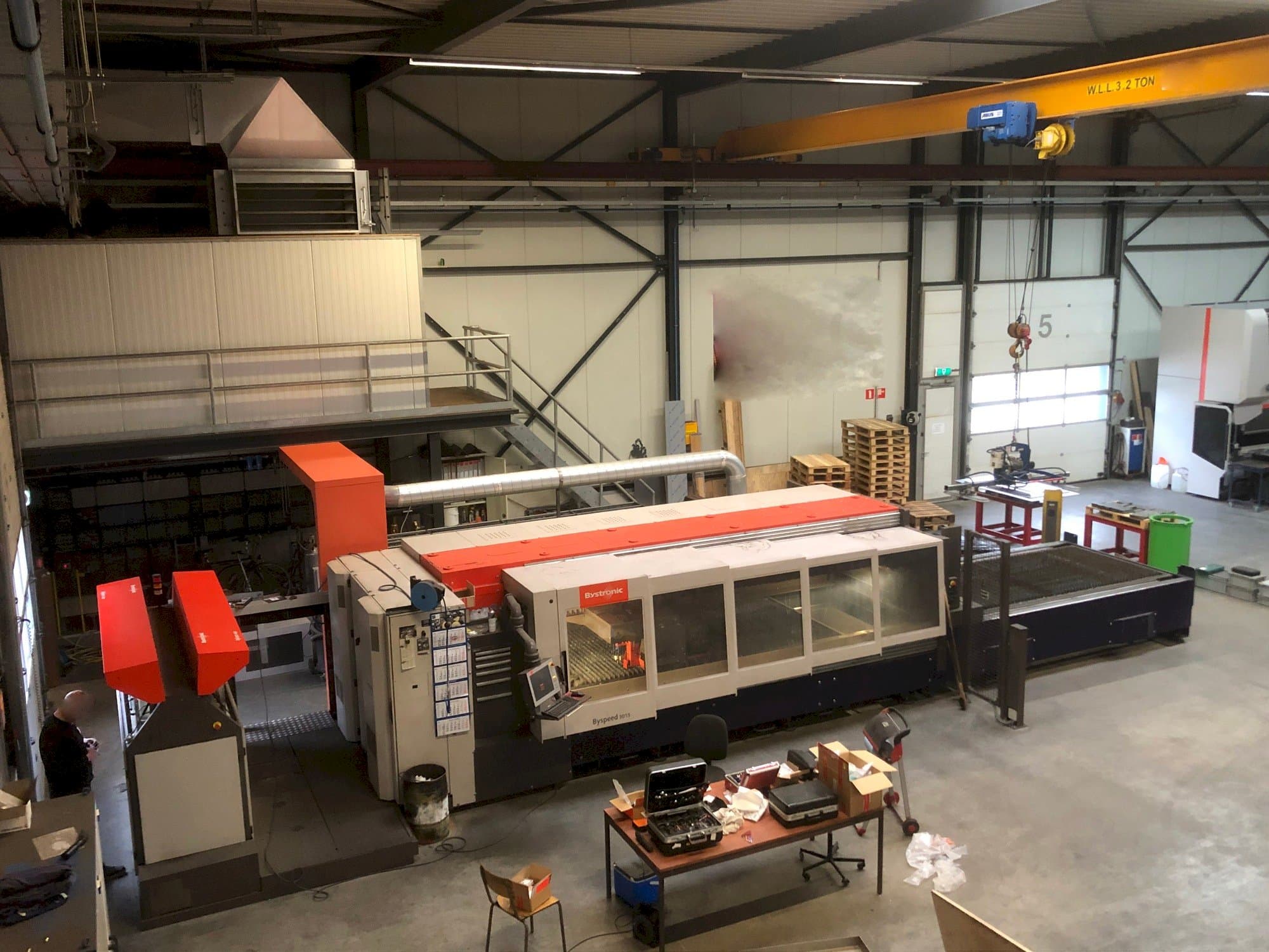 Čelní pohled  na Bystronic Byspeed 3015  stroj