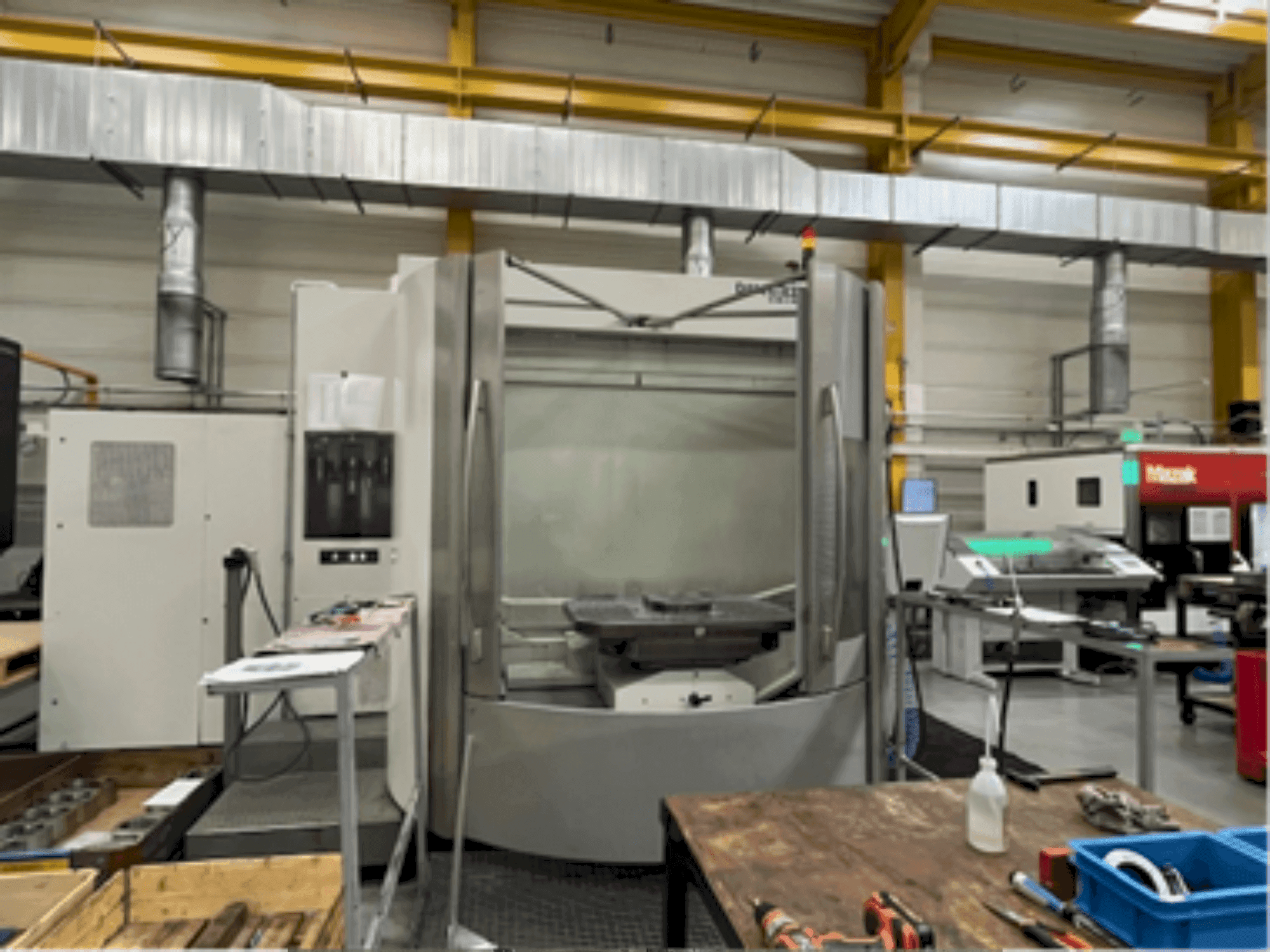 Čelní pohled  na DMG GILDEMEISTER DMC 125U  stroj