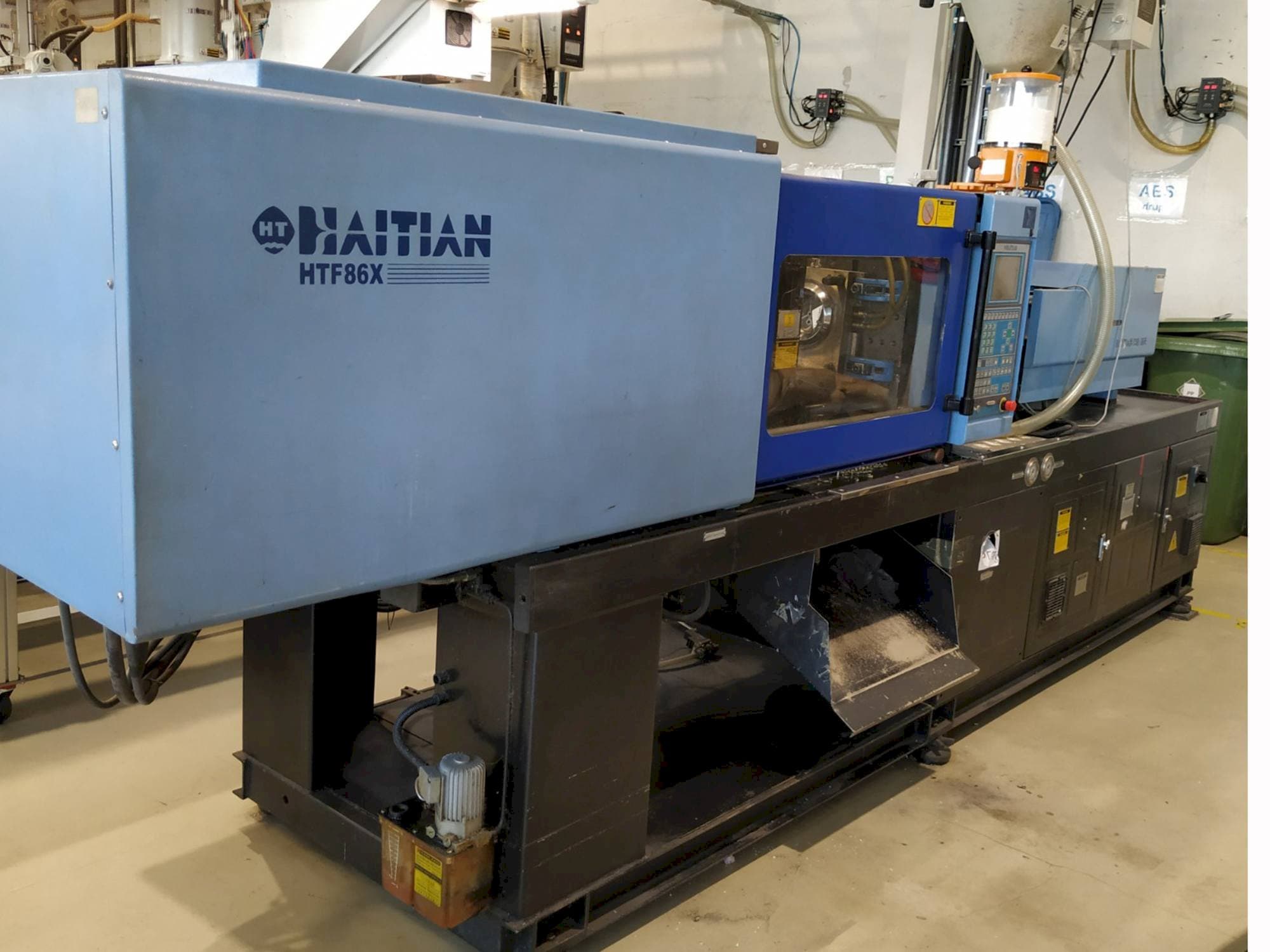 Levý boční pohled  na HAITIAN HTF86X  stroj