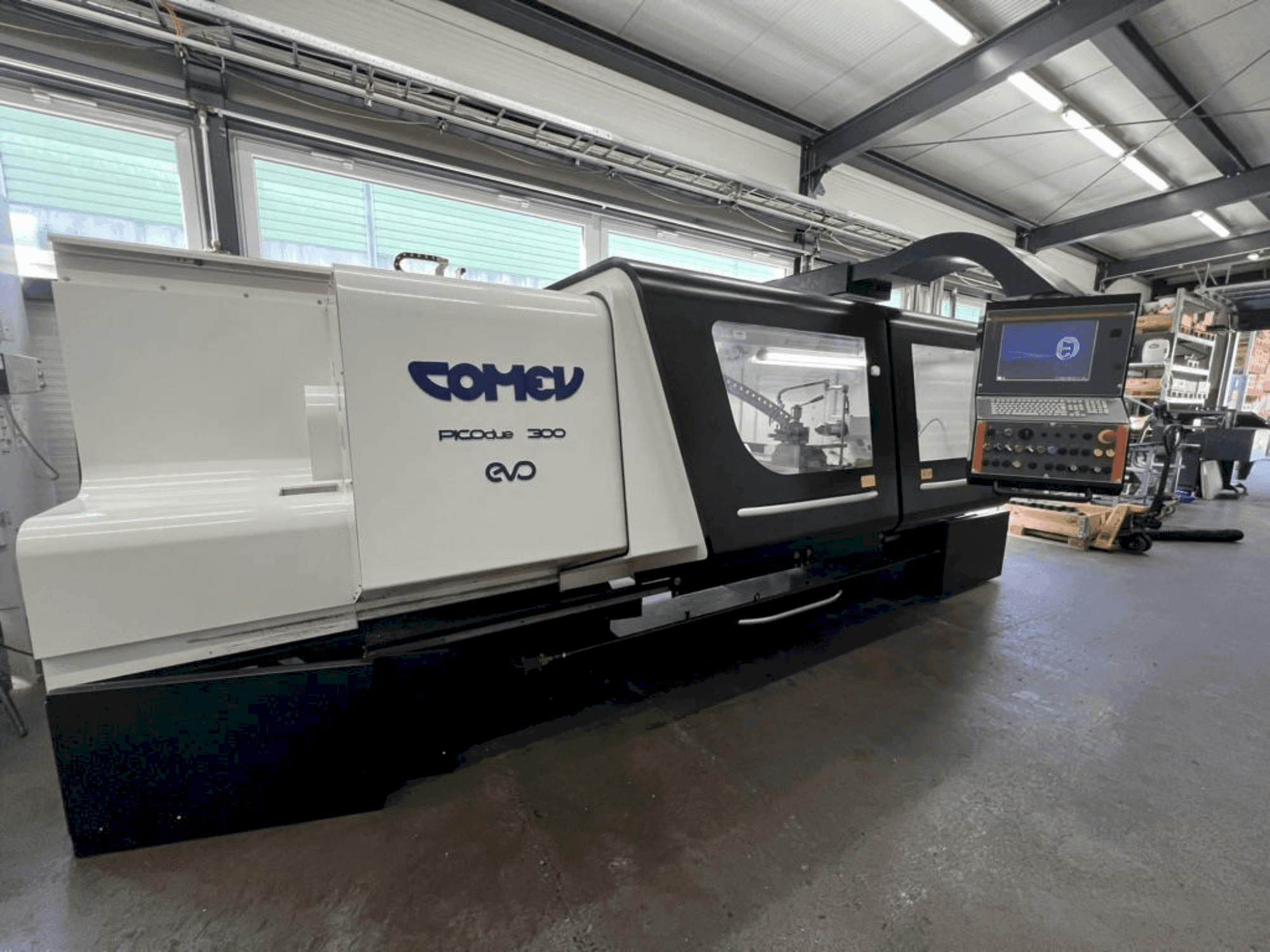 Čelní pohled  na COMEV PICOdue 300 EVO  stroj