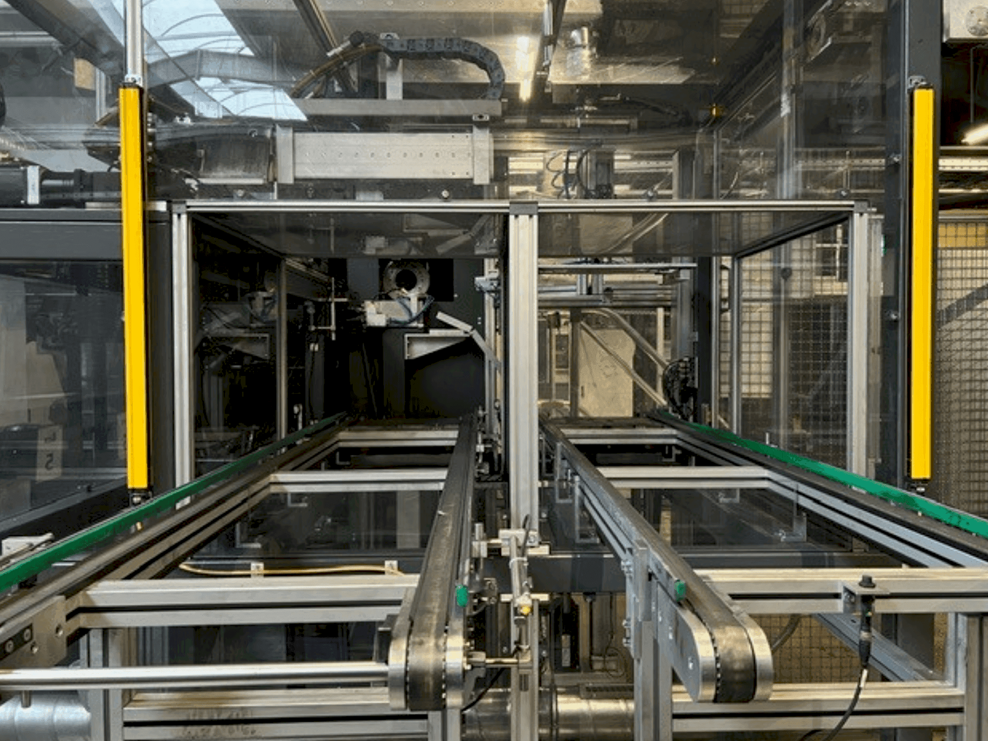 Čelní pohled  na KOMAGE S 50 4E CNC  stroj