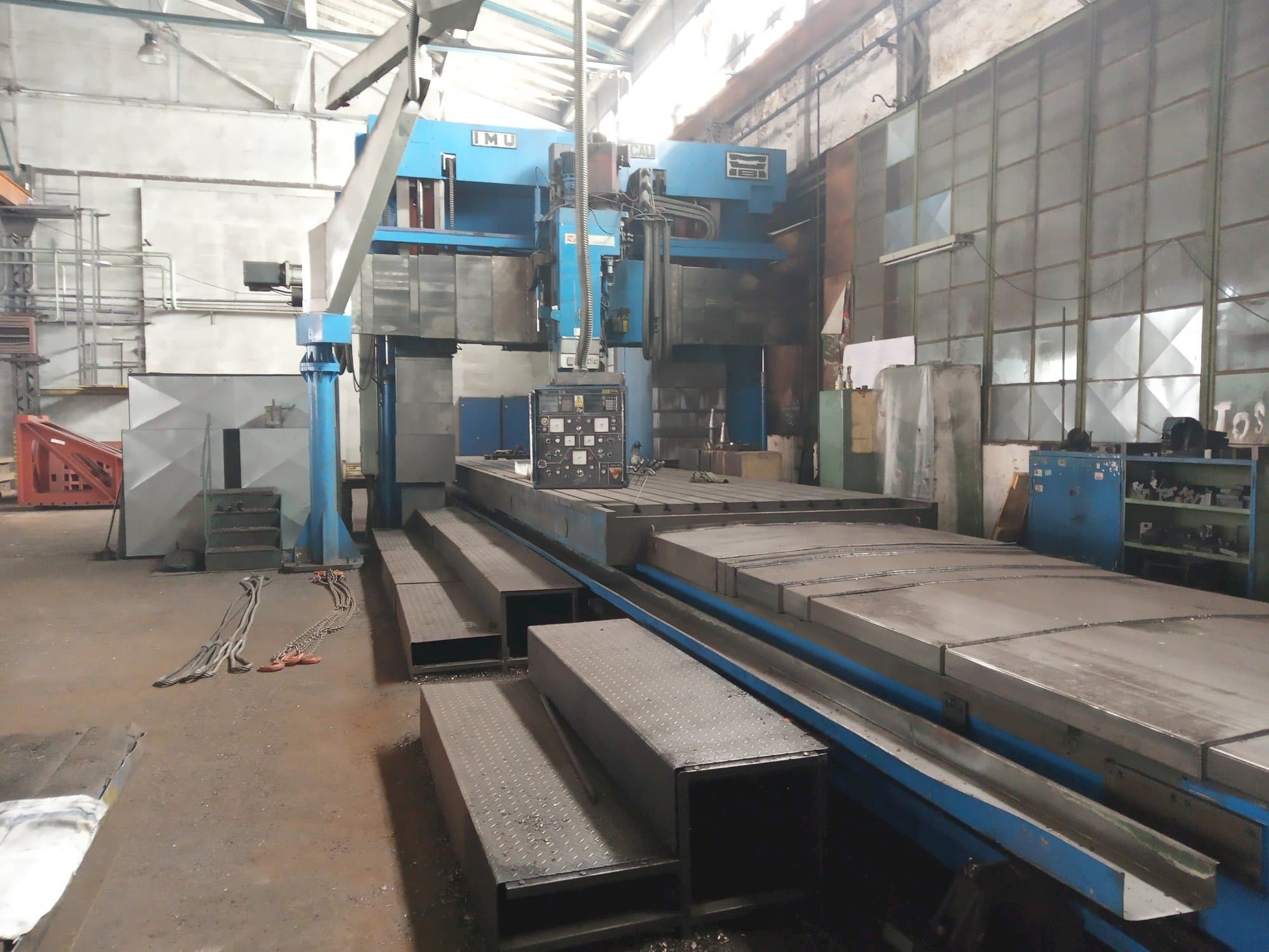 Čelní pohled  na Forest Line FLP 2200  stroj