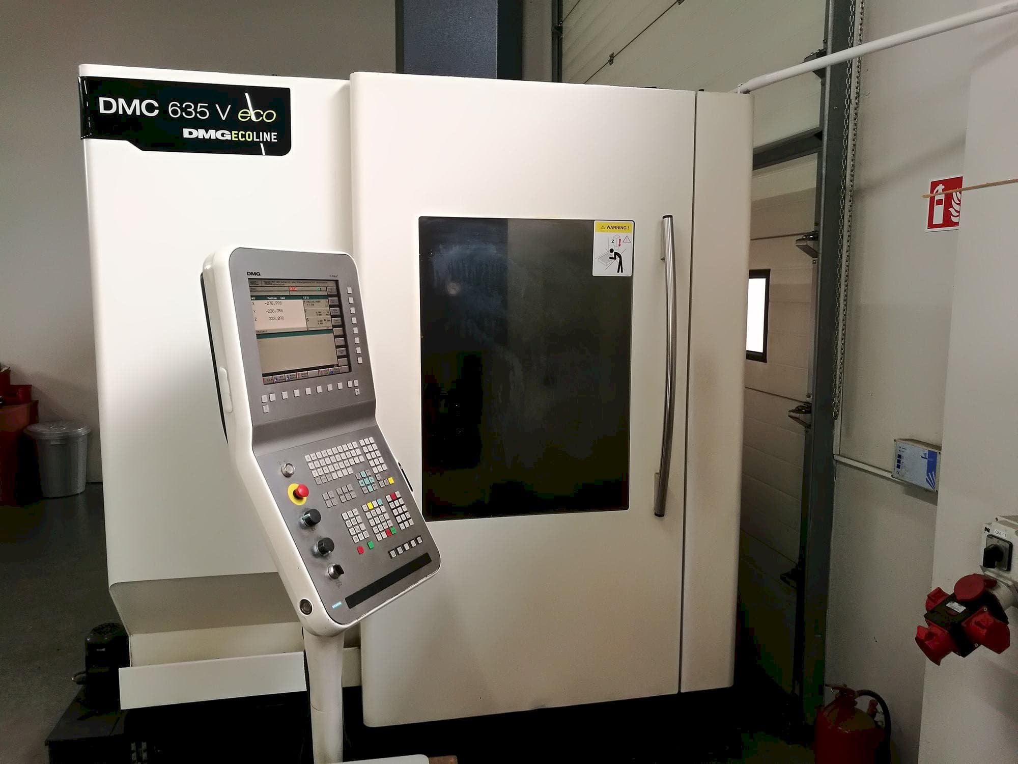 Čelní pohled  na DMG DMC 635 V Eco  stroj