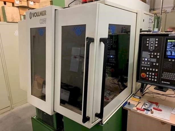 Čelní pohled  na VOLLMER QW72 P  stroj