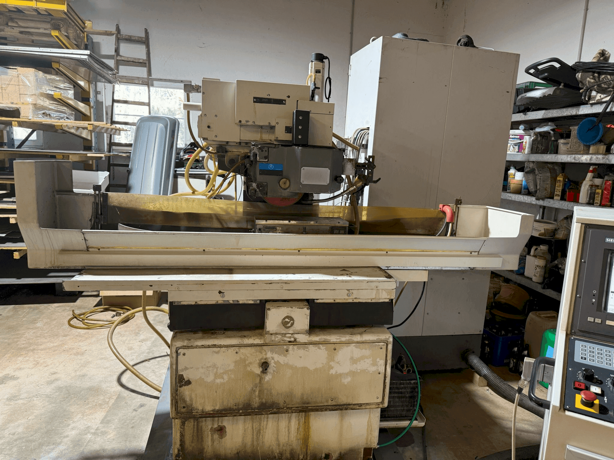 Čelní pohled  na JUNG J 525C  stroj