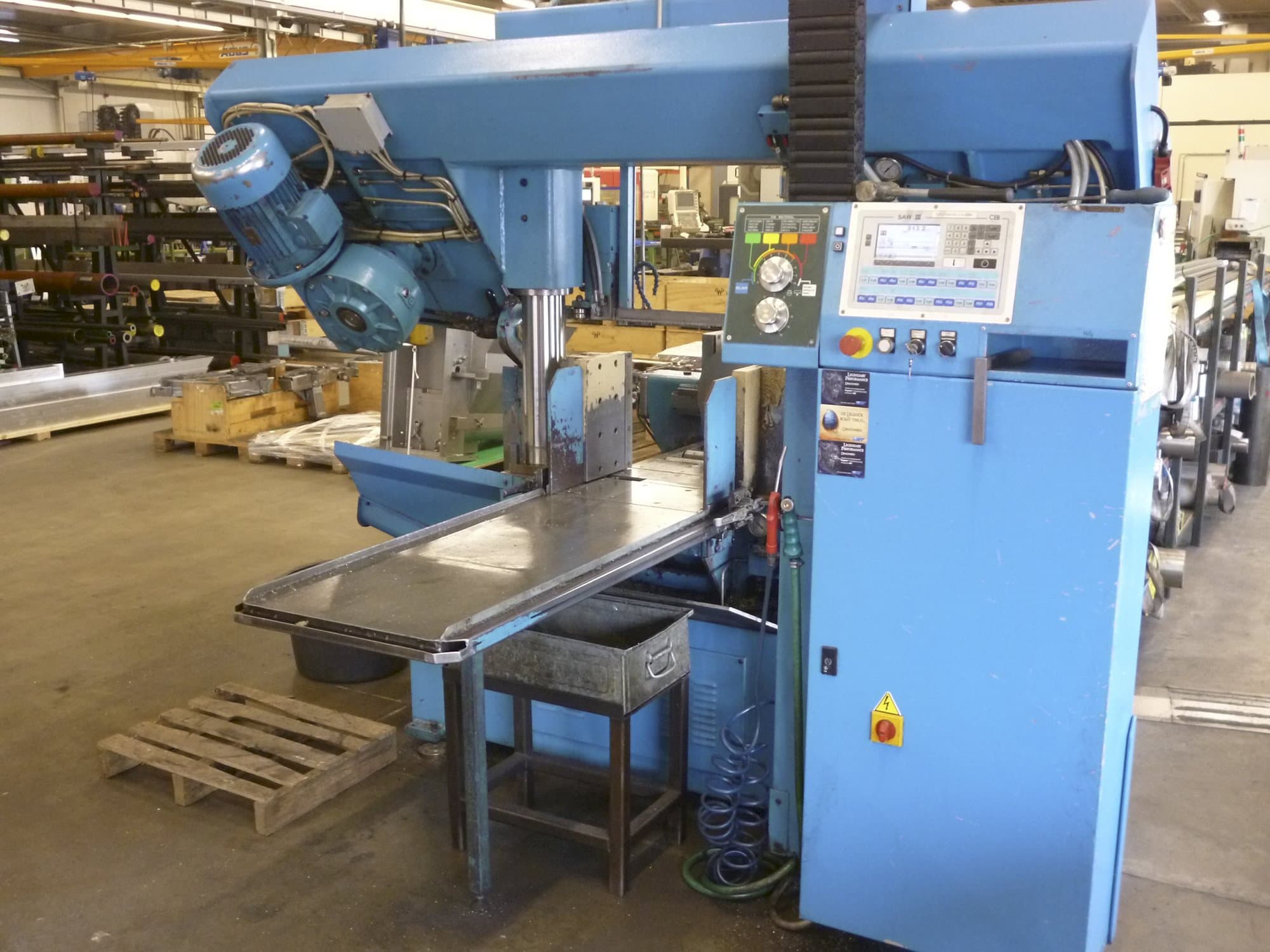 Čelní pohled  na DoALL 450 stroj