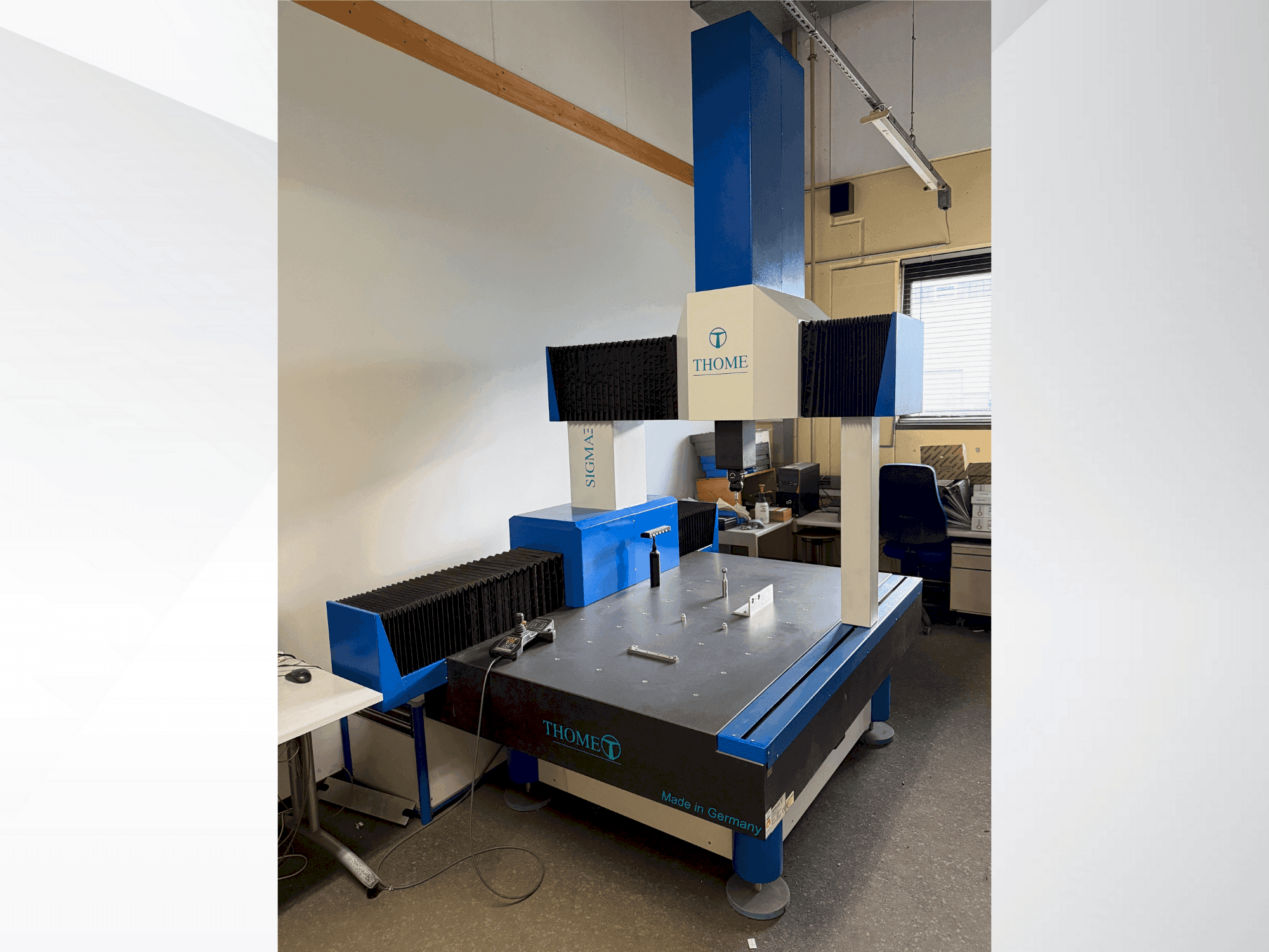 Čelní pohled  na THOME Prazision 3D Sigma  stroj