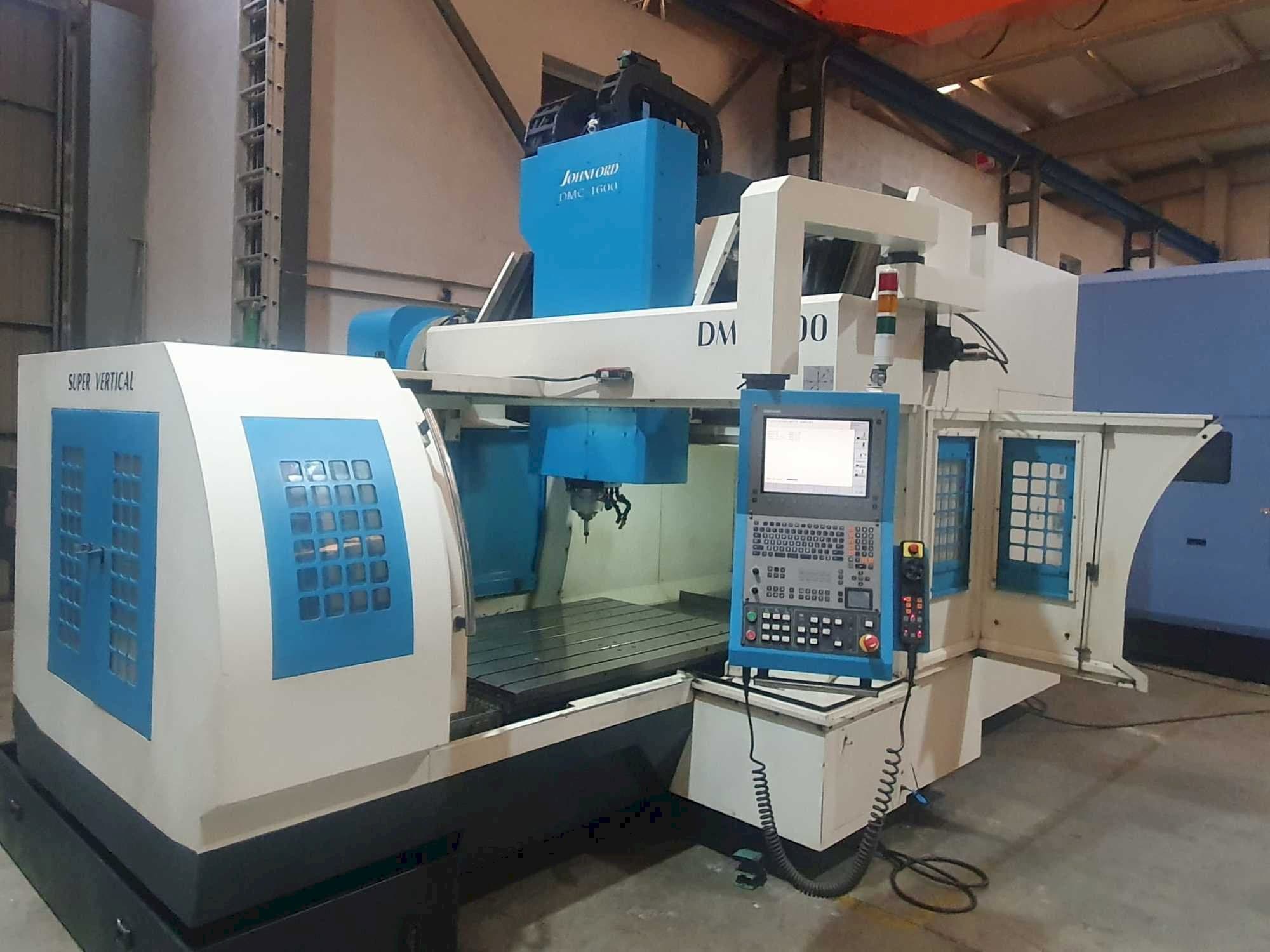 Čelní pohled  na Johnford DMC-1600  stroj