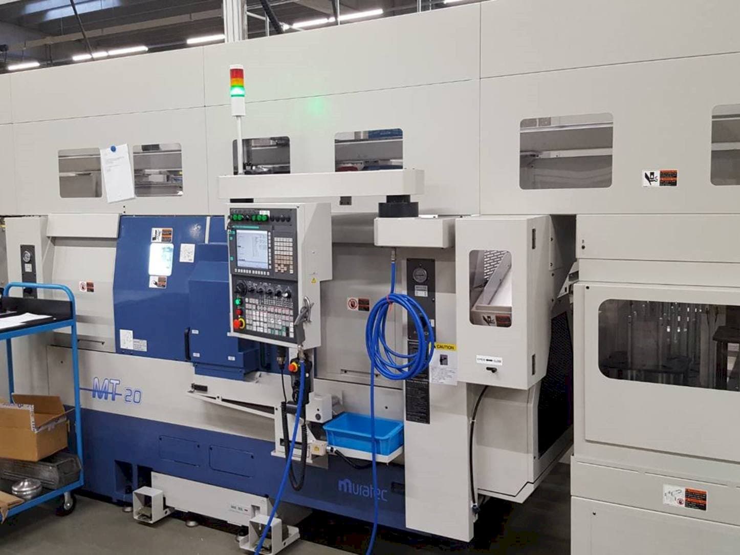 Čelní pohled  na Muratec MT 20 GYMC  stroj