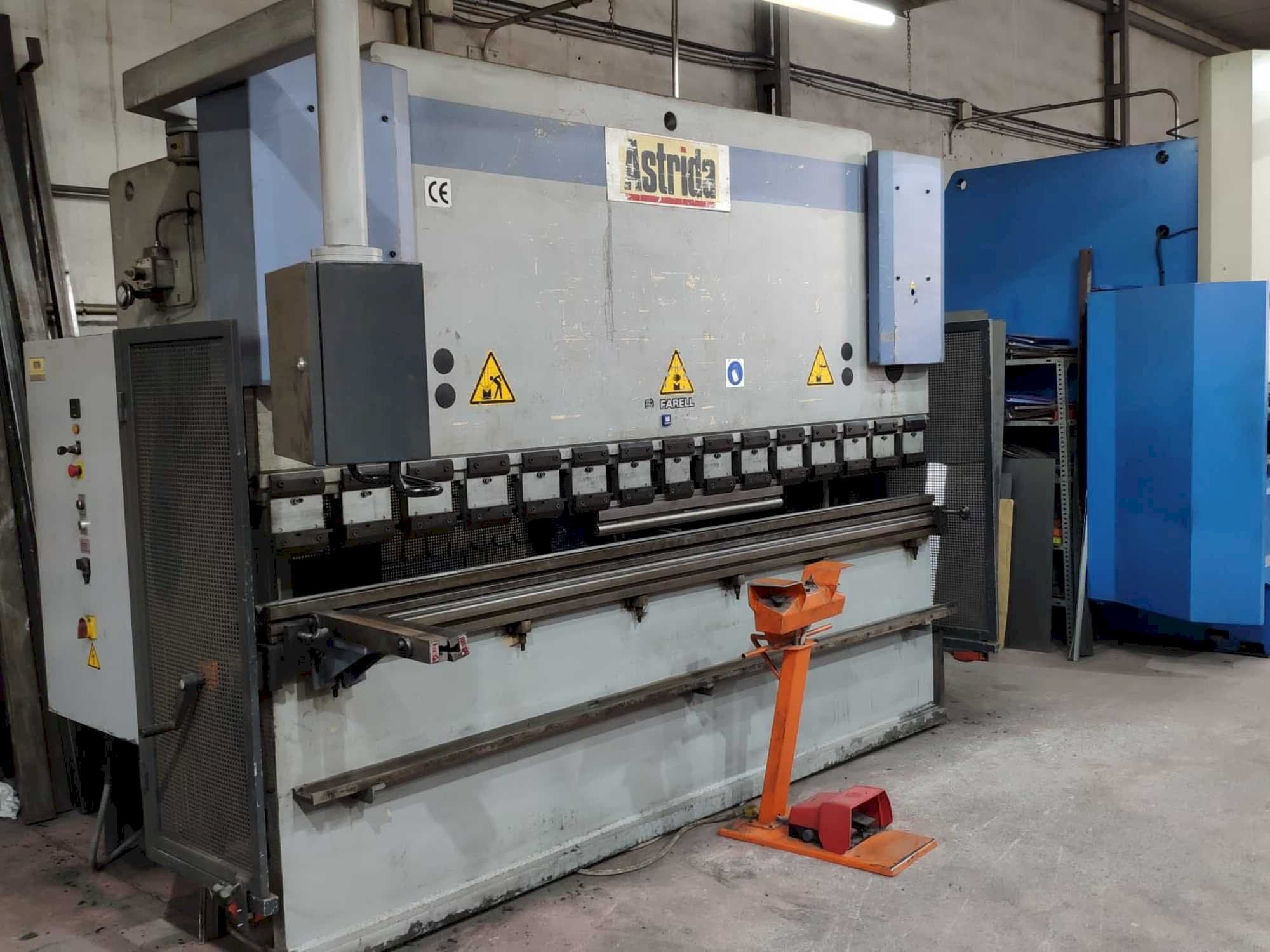 Čelní pohled  na Astrida APH 3106-120  stroj