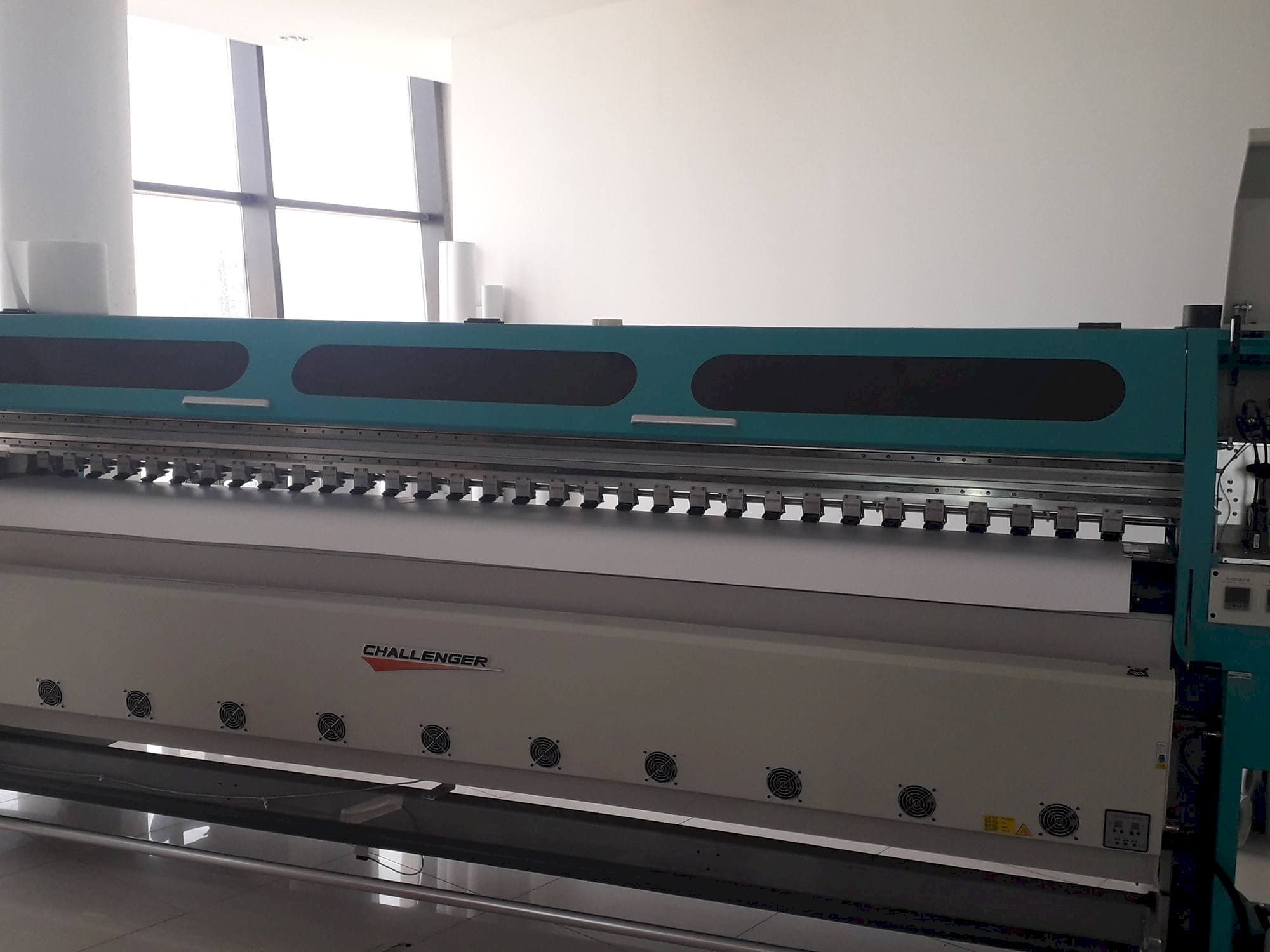 Čelní pohled  na Challenger FY-3200AT Plus-H4  stroj