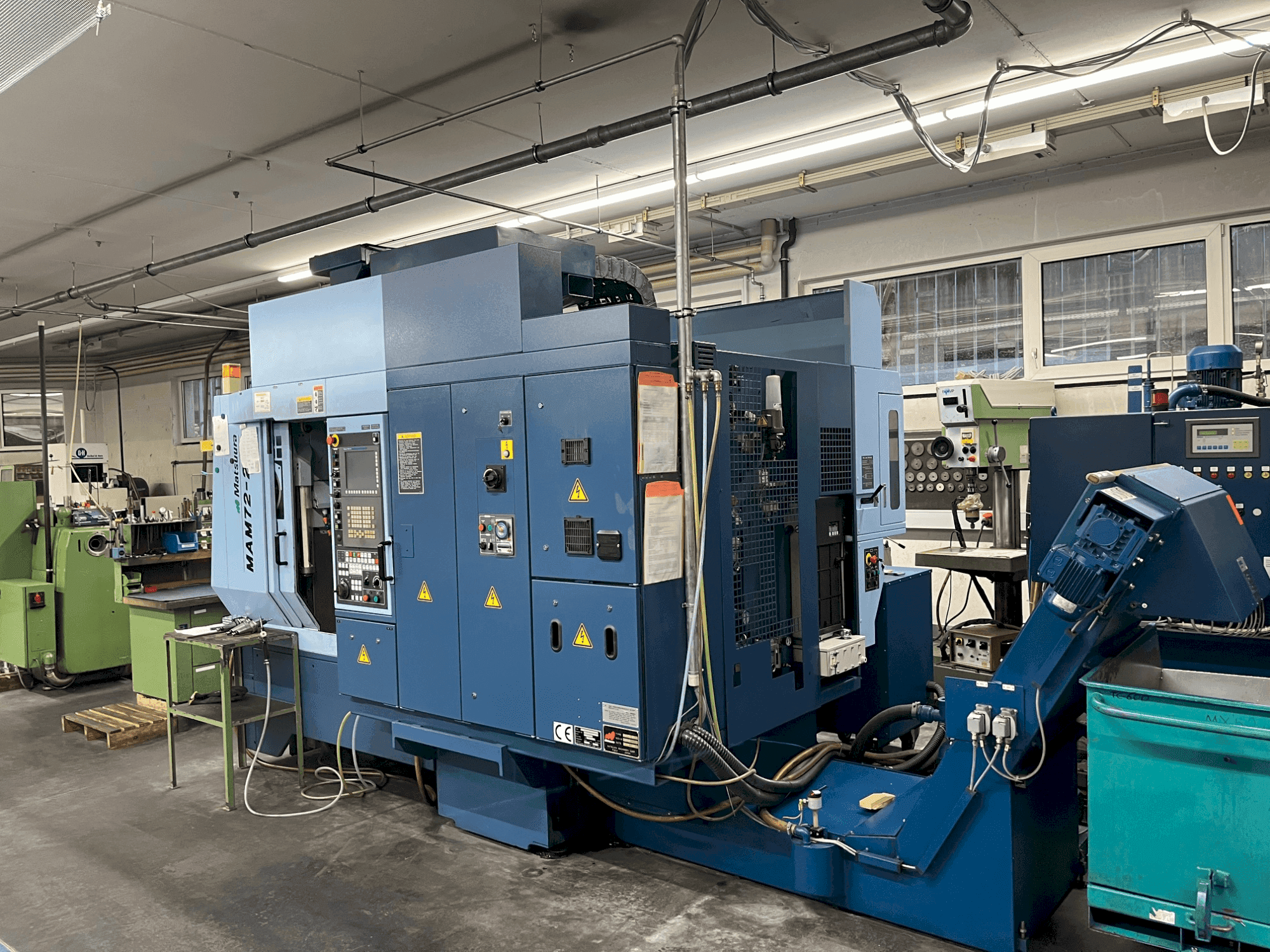 Čelní pohled  na Matsuura MAM72-25V  stroj
