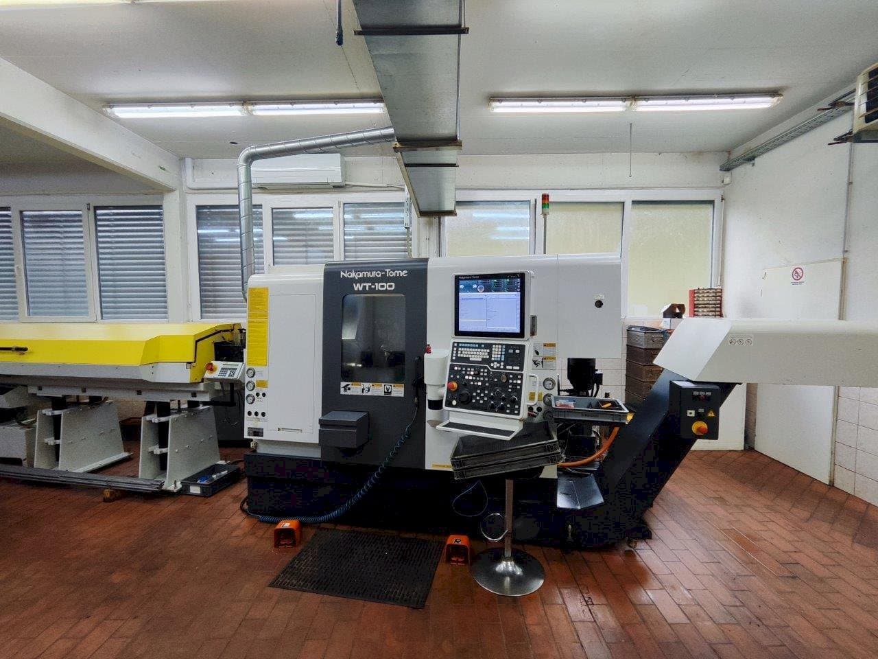 Čelní pohled  na NAKAMURA-TOME WT-100 MMY  stroj