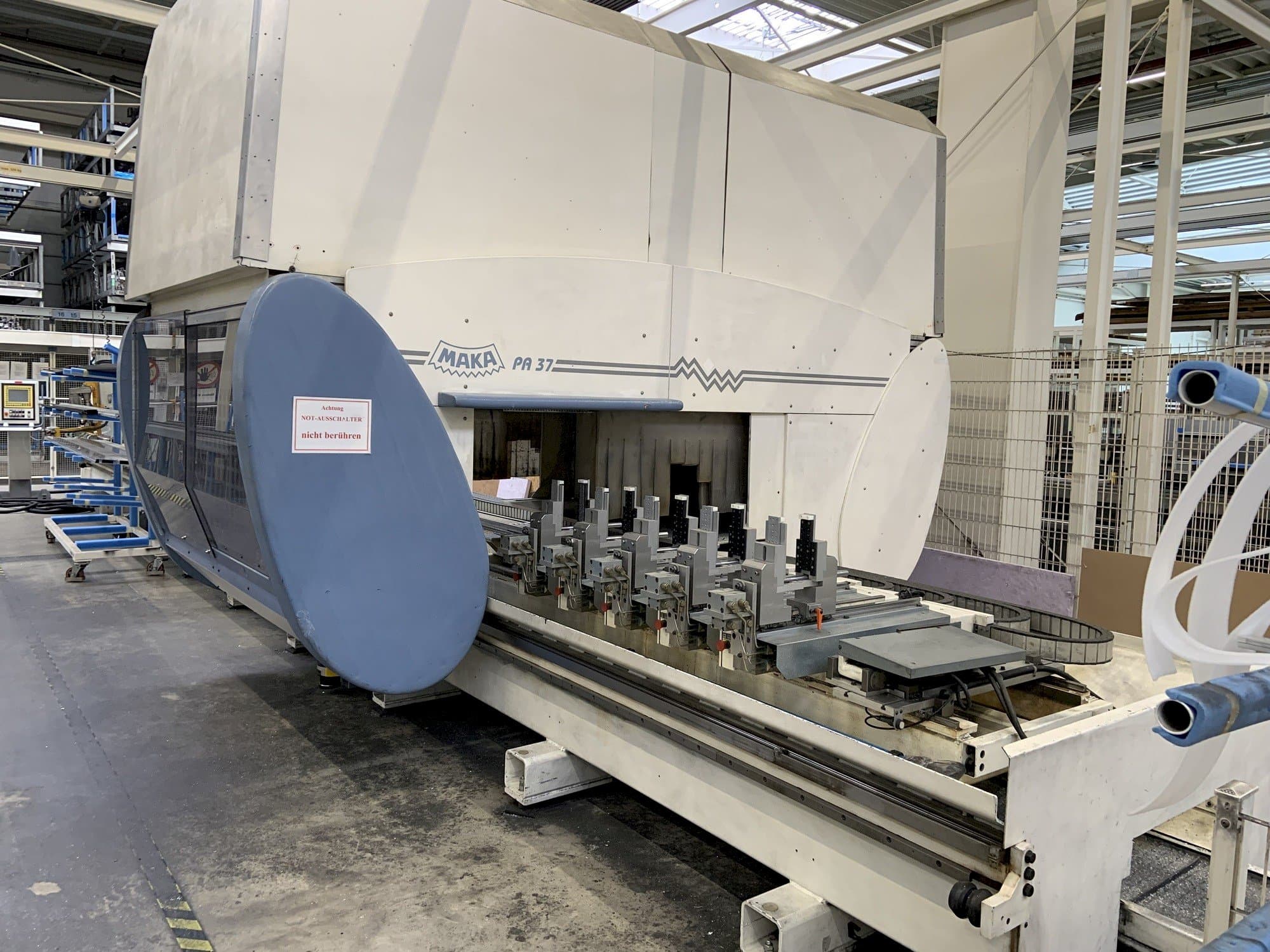 Čelní pohled  na MAKA PA37  stroj