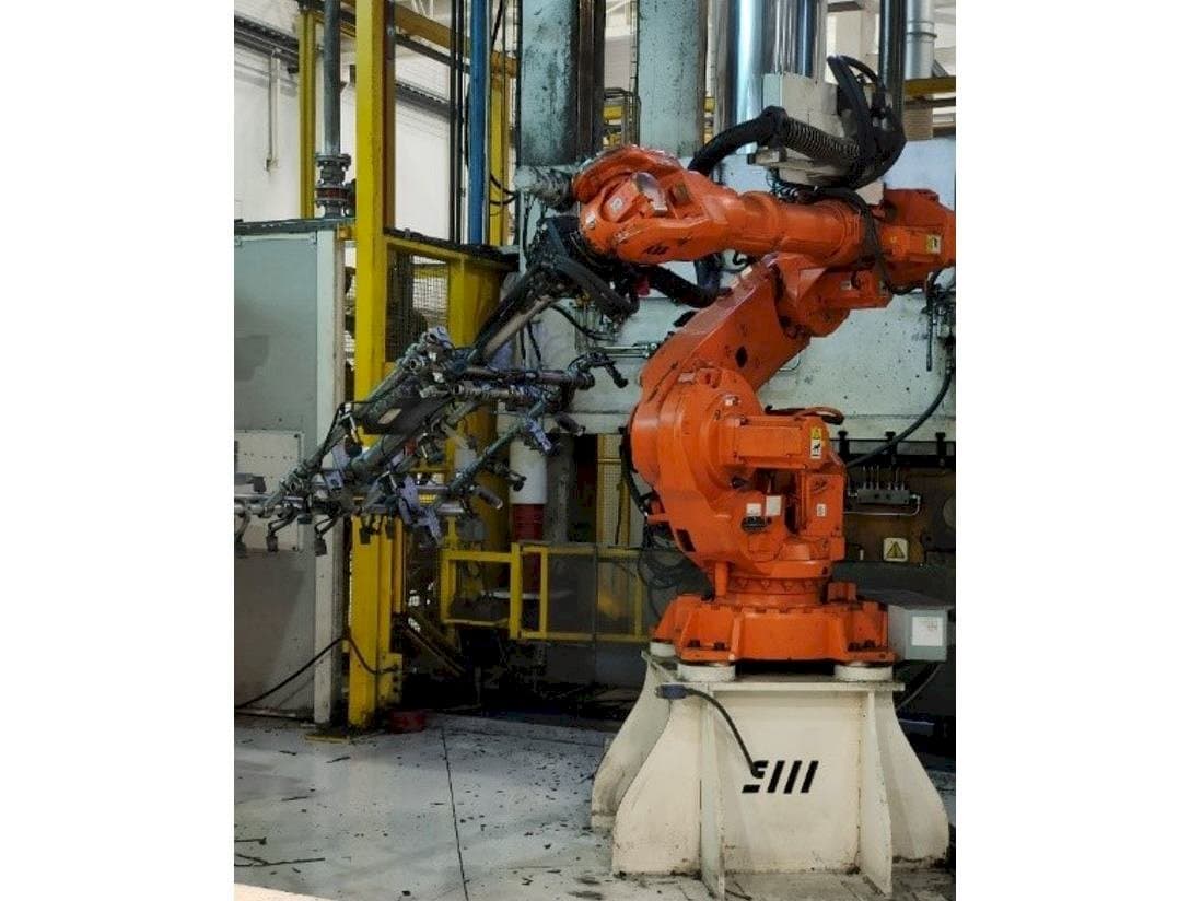 Čelní pohled  na ABB IRB 6640-185/2.8  stroj